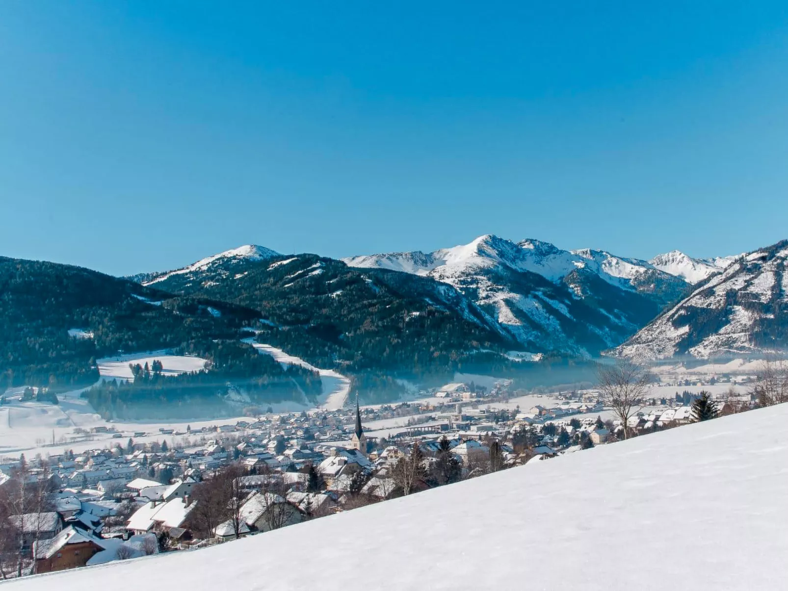 Wohl eingerichtete Wohnung mit eigenem Balkon-Omgeving