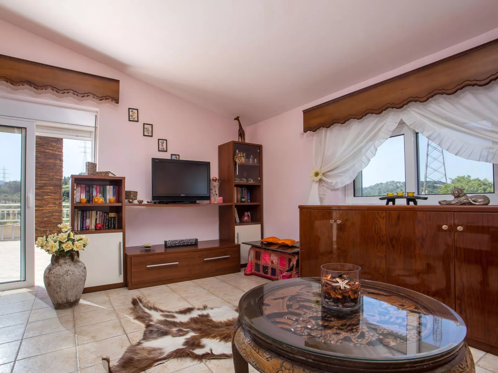 Villa "Laylande House" mit Bergblick-Binnen