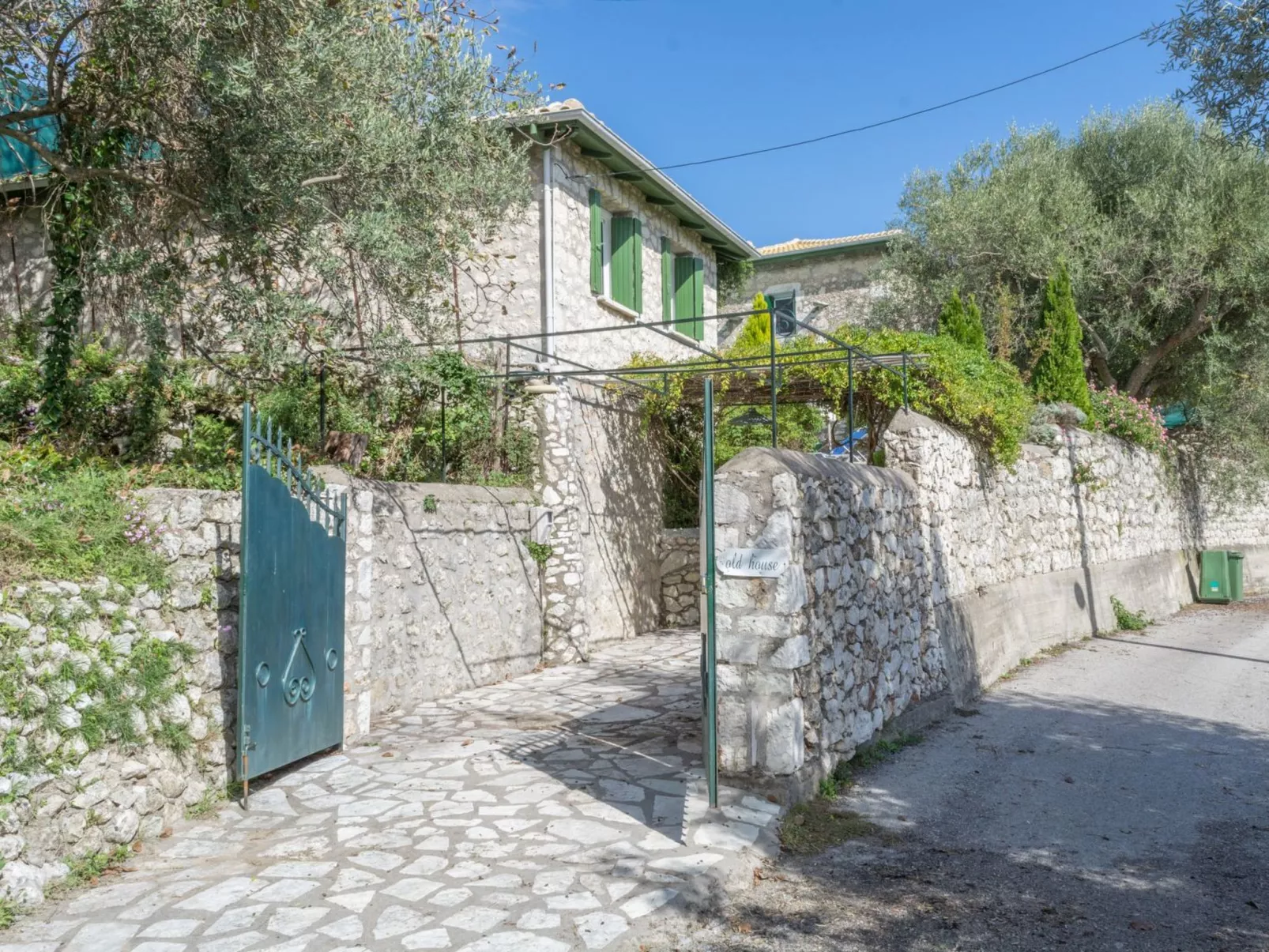 Das alte Haus und Gästehaus-Buiten