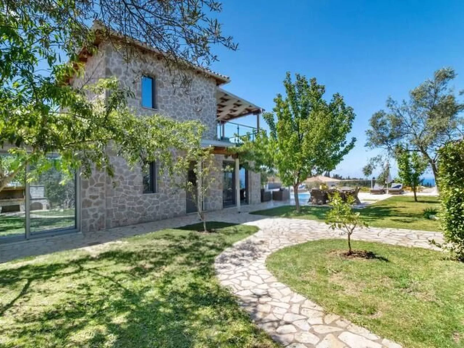 Luxuriöse Steinvilla Emily nahe dem Strand von Mylos-Image-tags.info