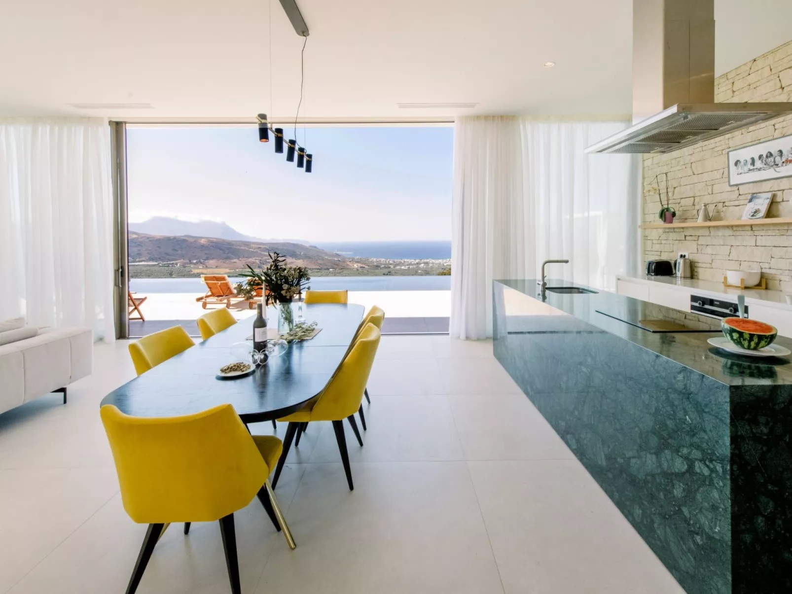 Neue einzigartige Villa mit atemberaubender Aussicht in Strandnähe-Binnen