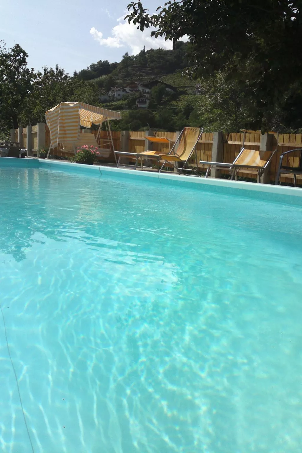 Moderne Ferienwohnung mit Balkon und Pool