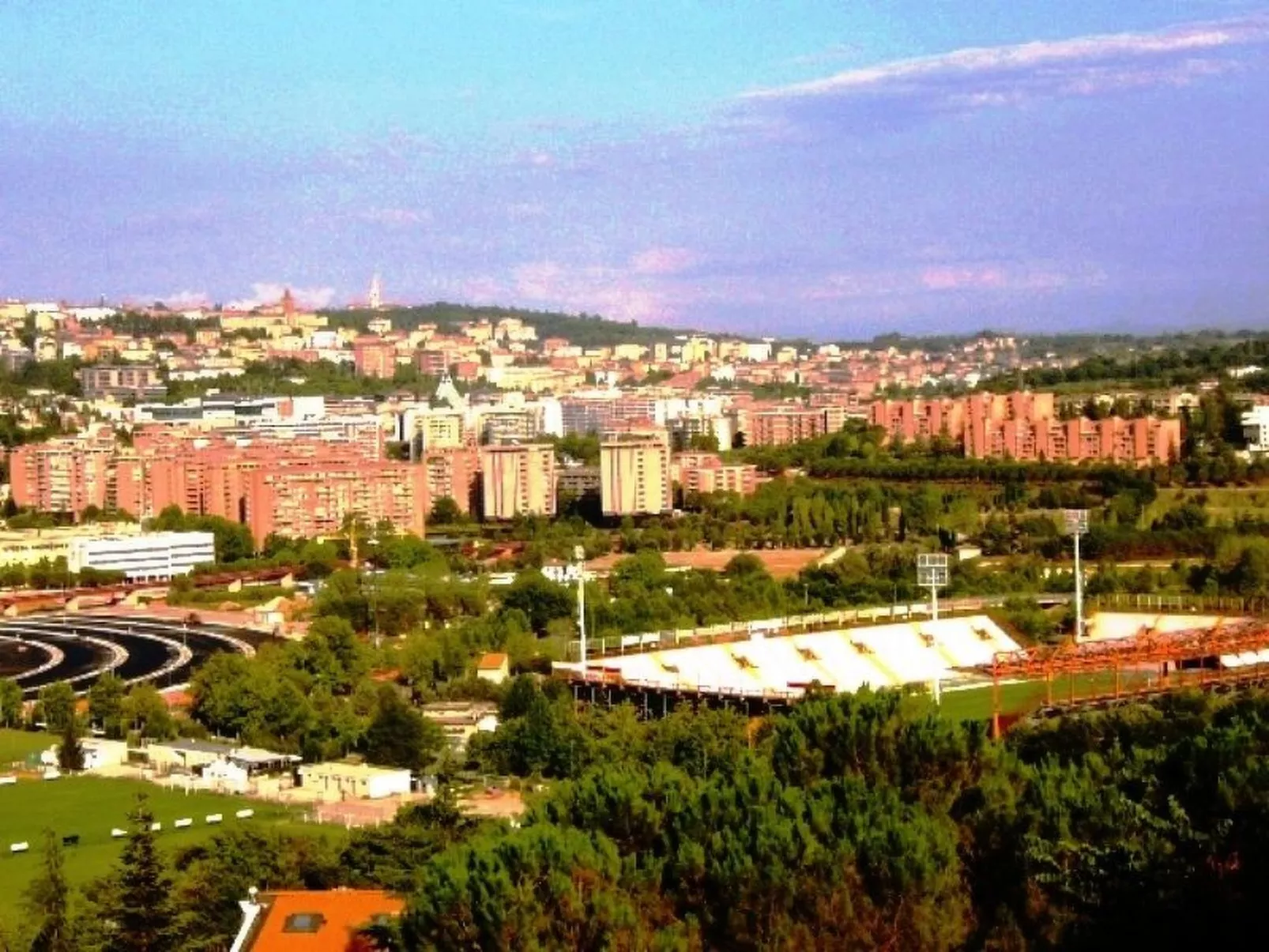 NICE LITTLE FLAT IN THE  GREENERY  IN PERUGIA-Image-tags.info