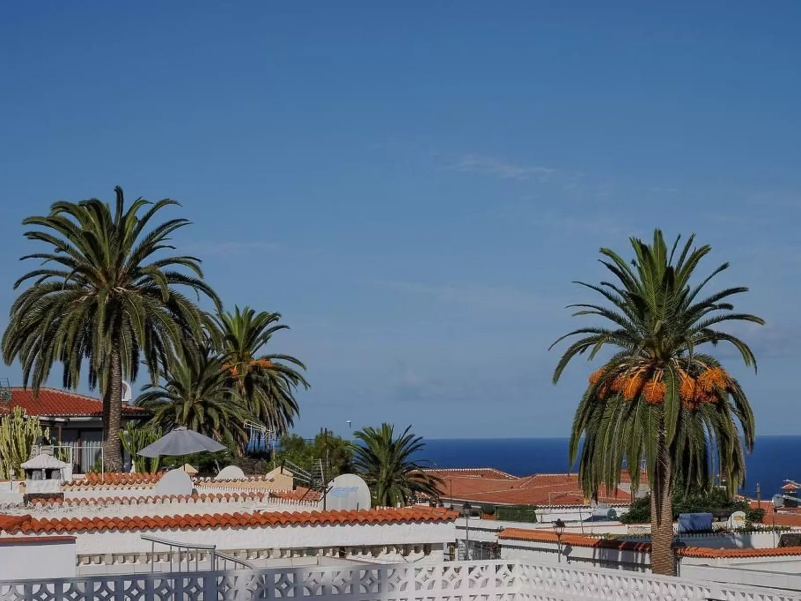 Strandnahes Haus mit Terrasse zum Sonnenuntergang - Buiten