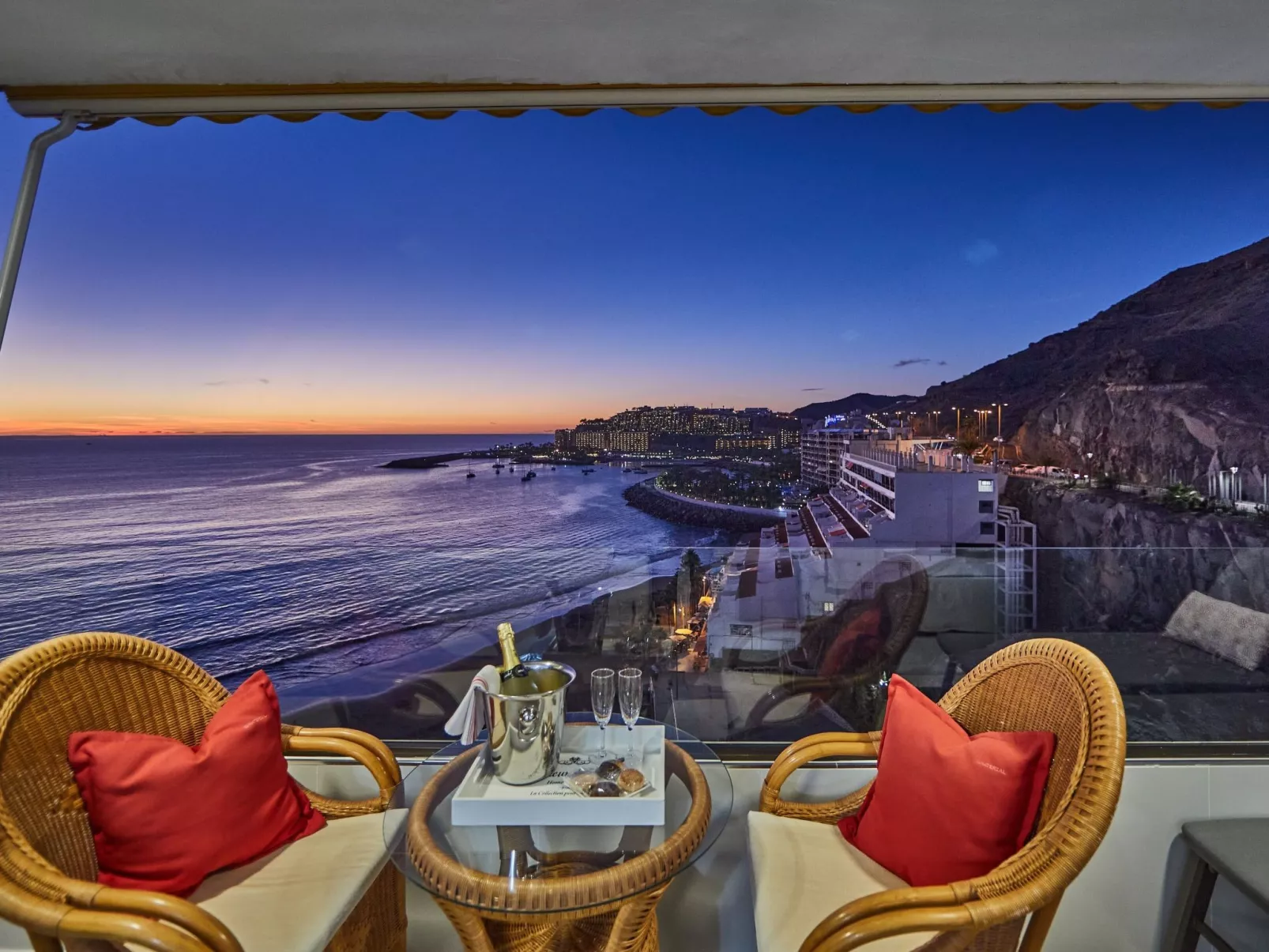 Aufwachen mit herrlichem Meerblick aus dieser schicken Wohnung-Buiten