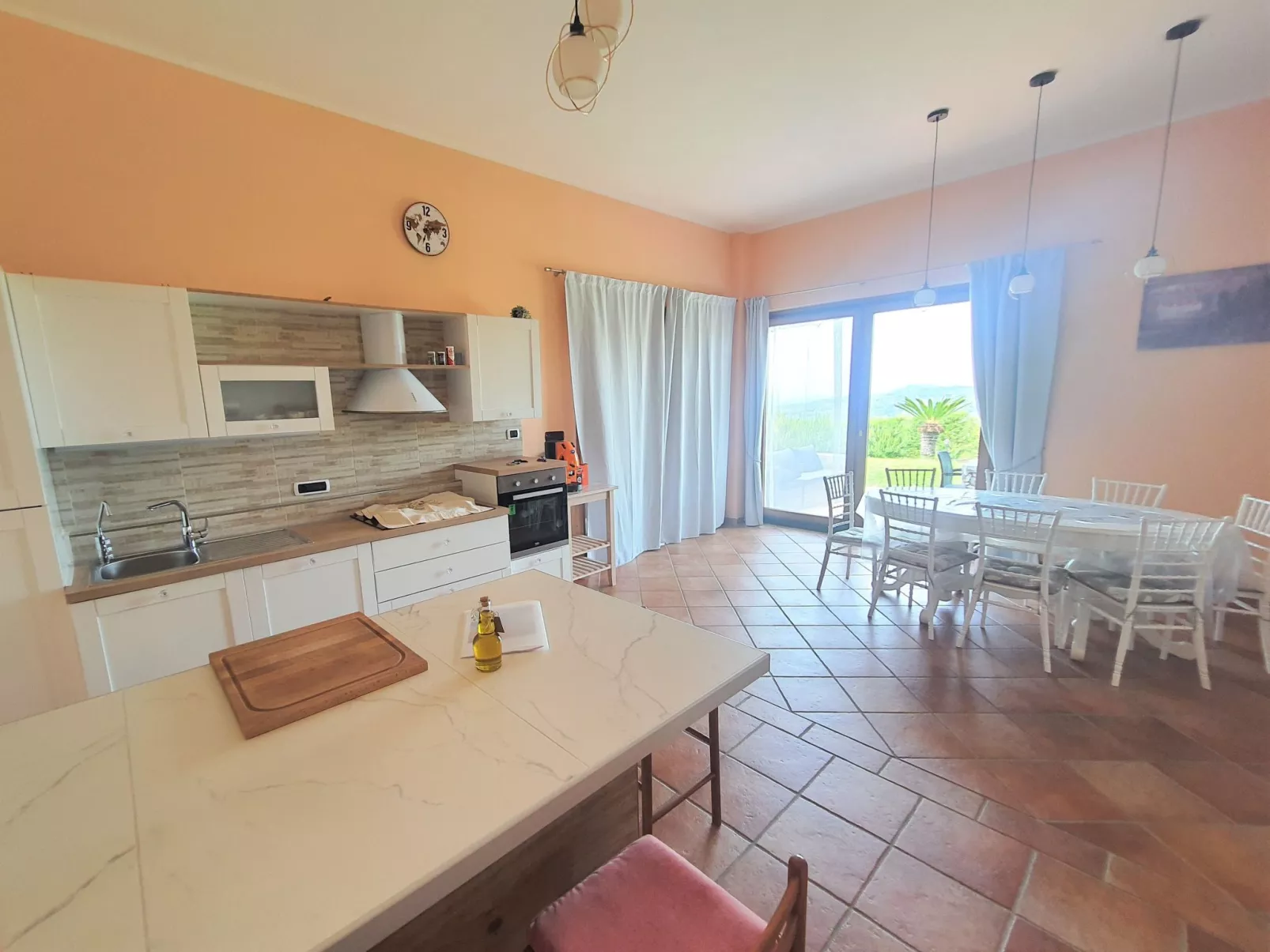 Mit Aussicht und Pool