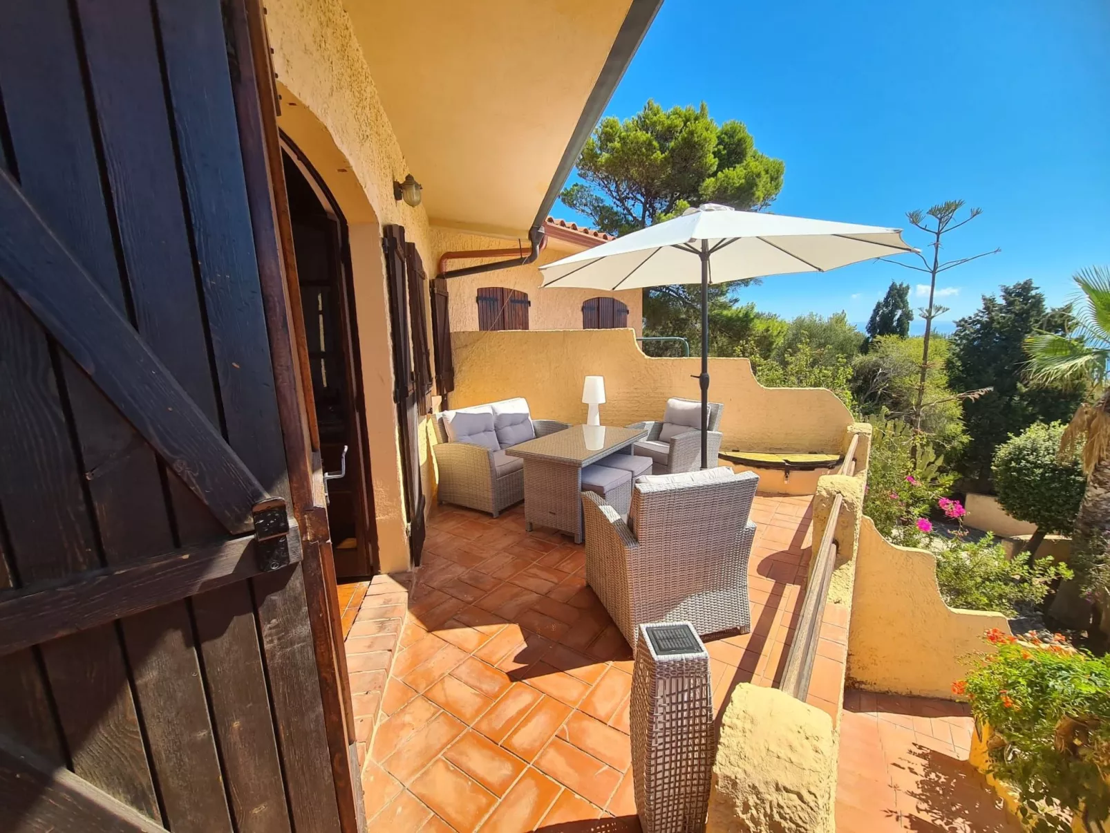 Villa mit Panoramablick-Image-tags.info