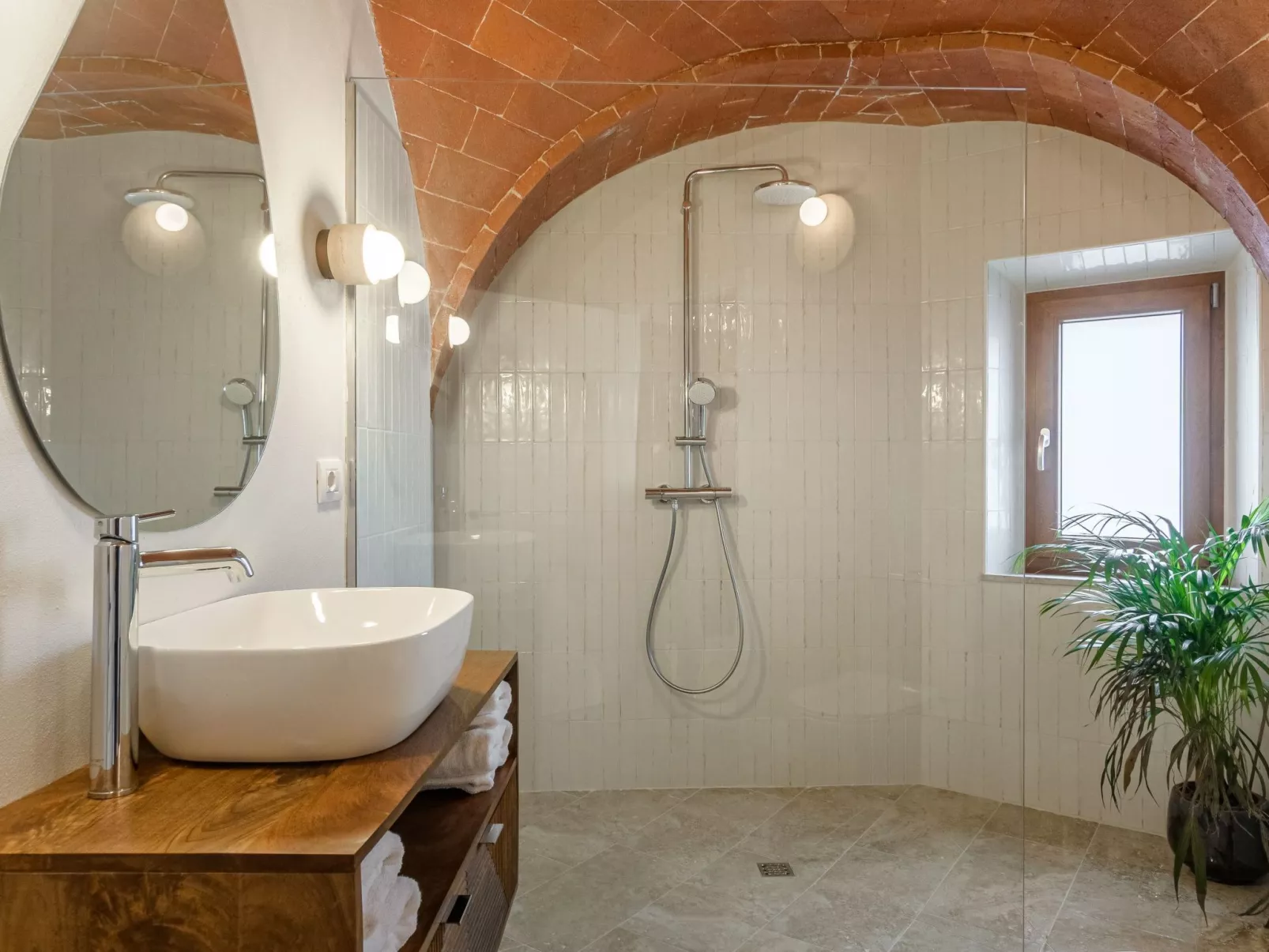 Toskanisches Apartment mit Gewölbedecken und Terrasse