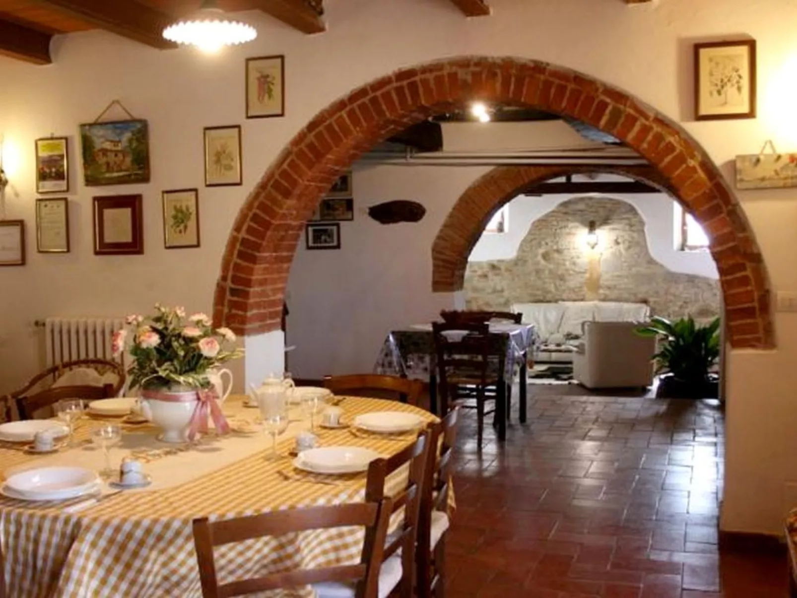 Haus in Marciano mit privatem Parkplatz-Image-tags.info