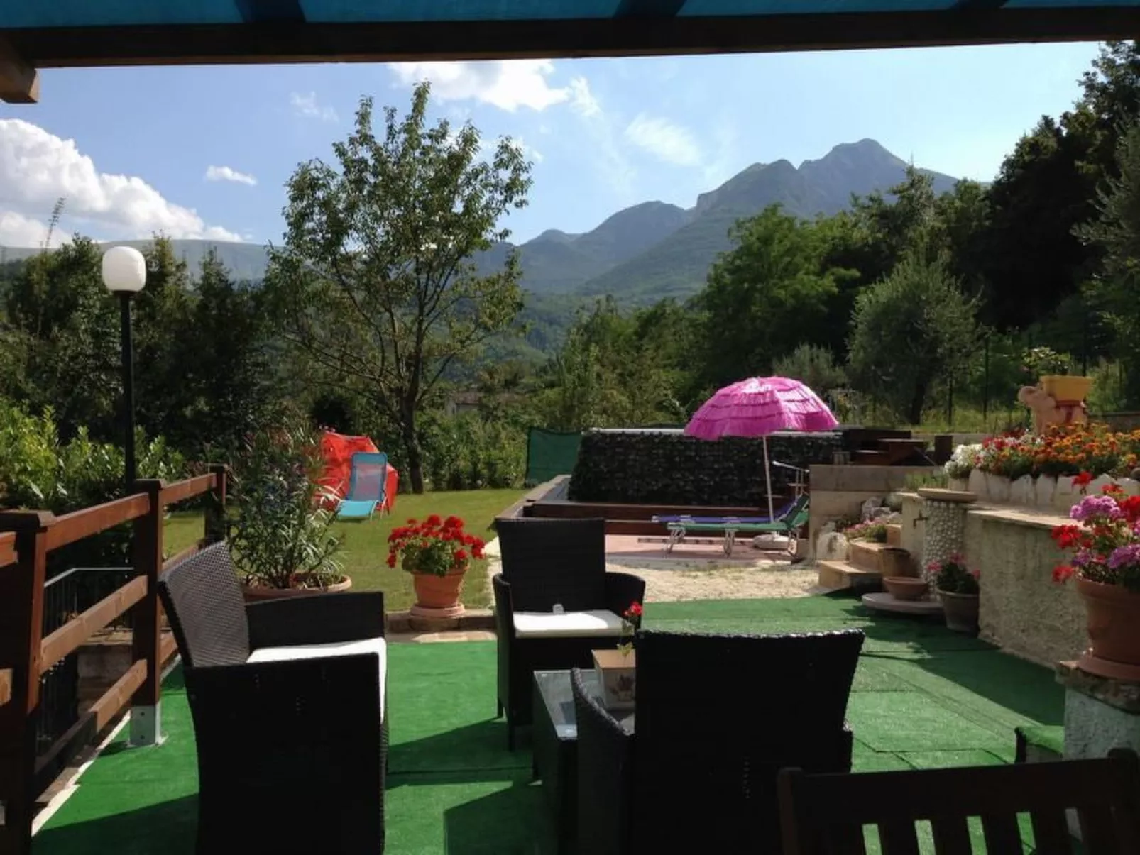 Schönes Ferienhaus in Sarnano mit privatem Pool