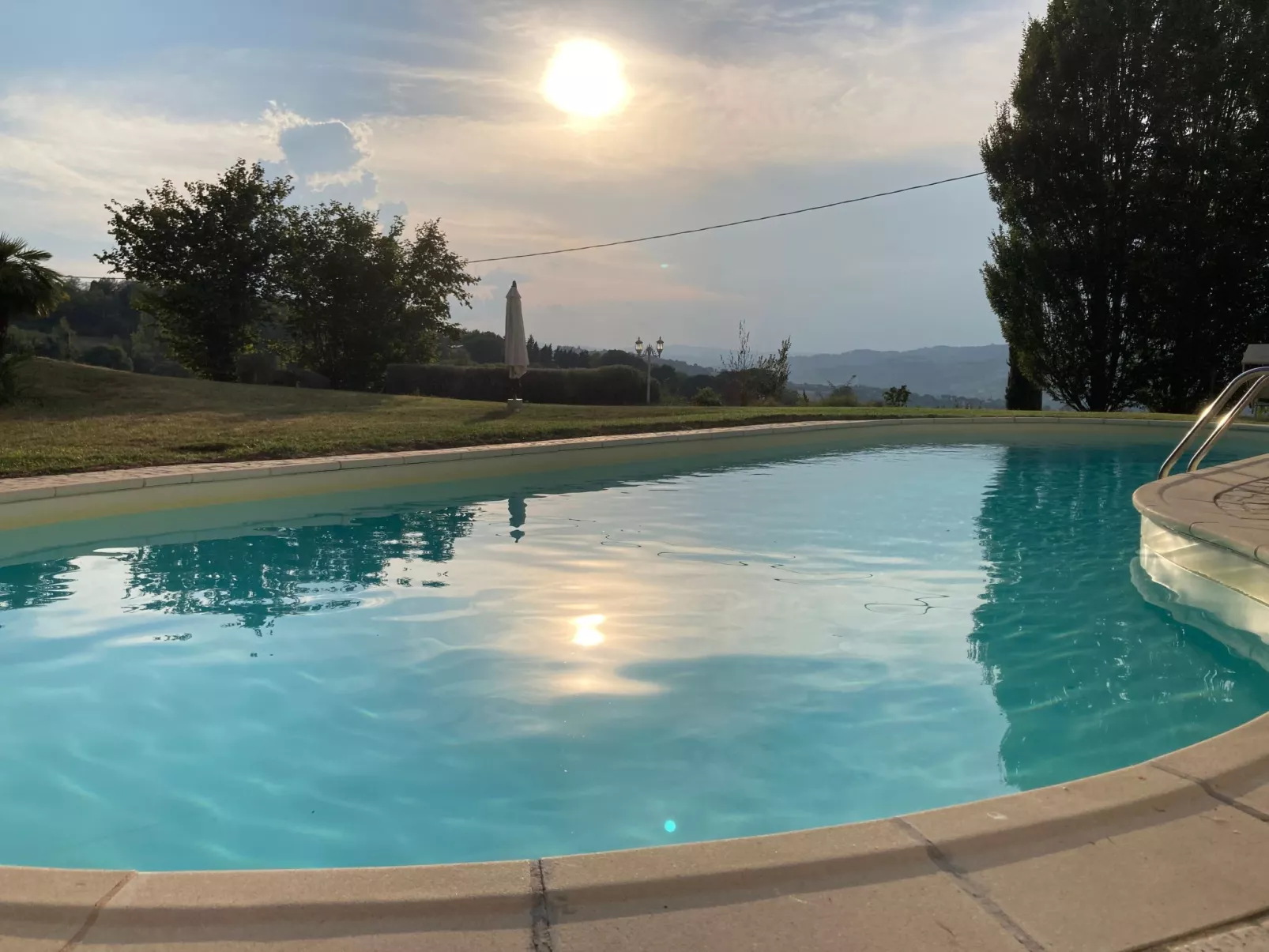 Charmante Lösung, Schwimmbad 10 Minuten vom Meer entfernt-Buiten