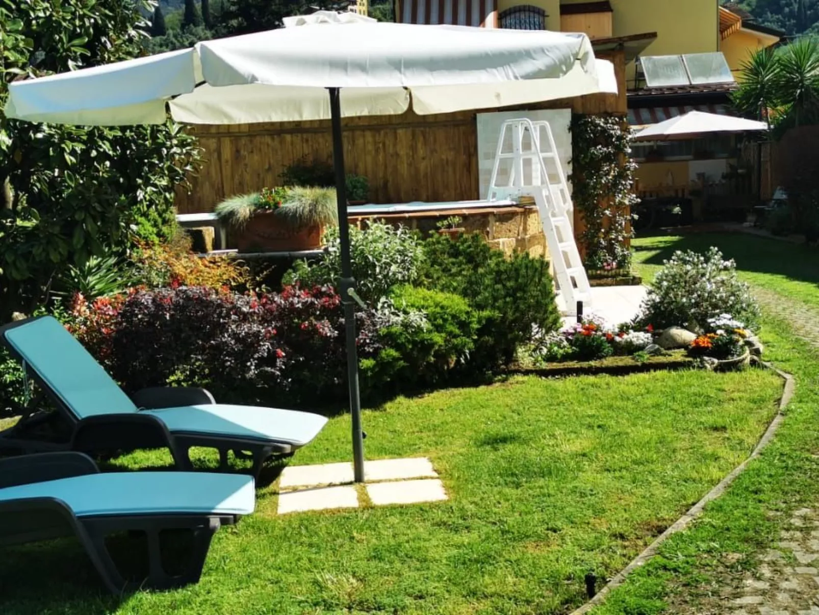 Luxuriöse Gartenvilla-Image-tags.info