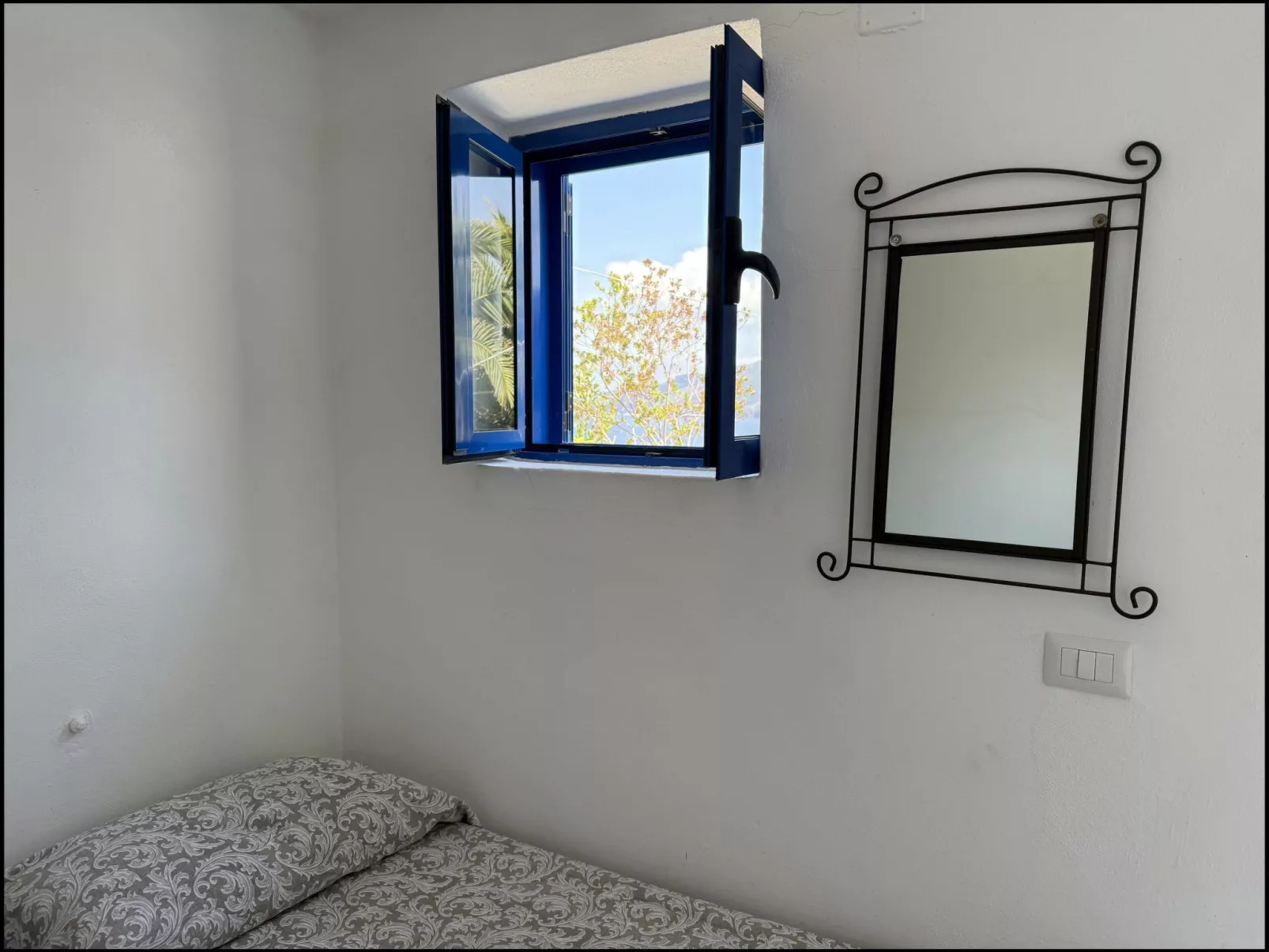 Villa in Panoramasprache, nur wenige Minuten vom Meer entfernt-Image-tags.info