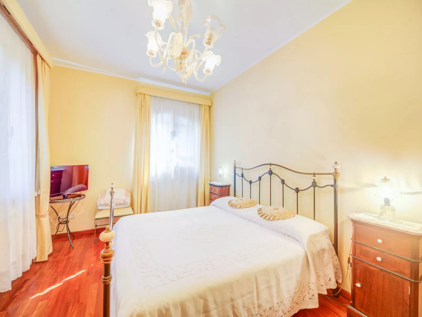 Für 10 Personen in Fiuefreddo di Sicilia, Sizilien (Ostküste von Sizilien)-Binnen