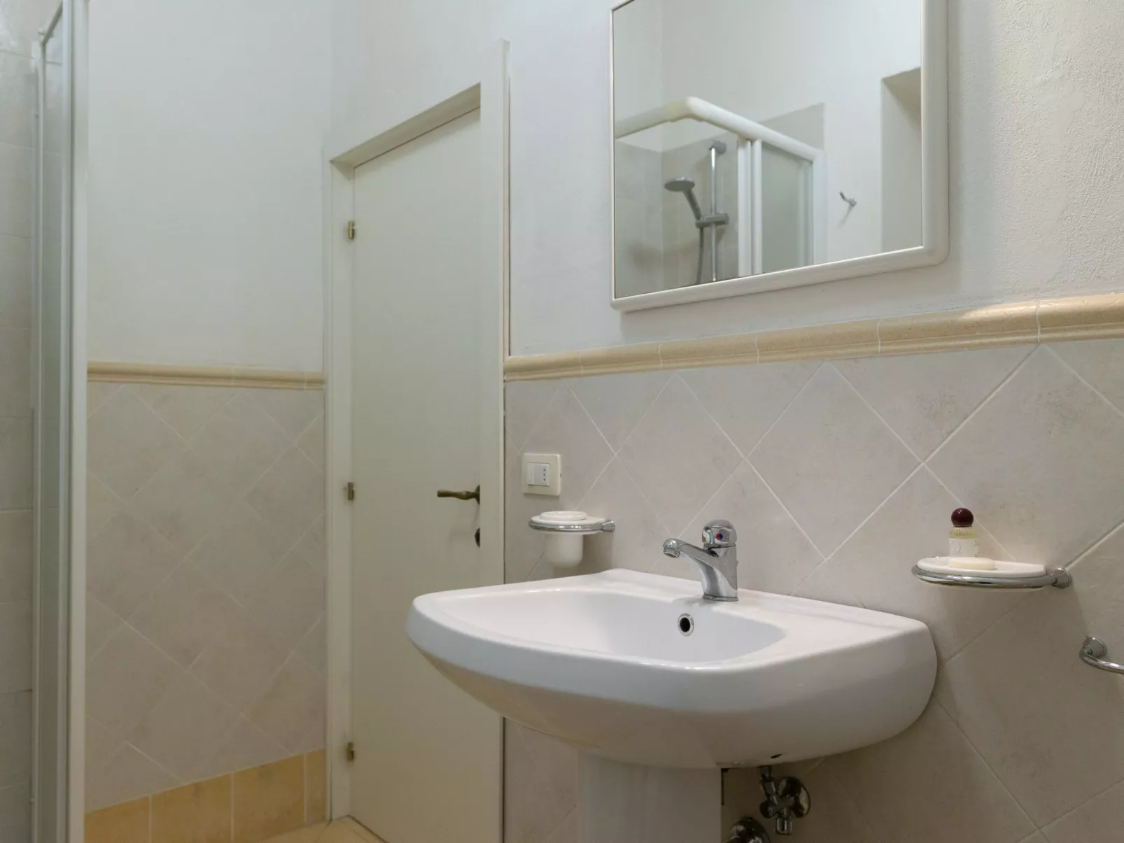 Geräumige Wohnung mit 3 Schlafzimmern und 3 Bädern-Image-tags.info