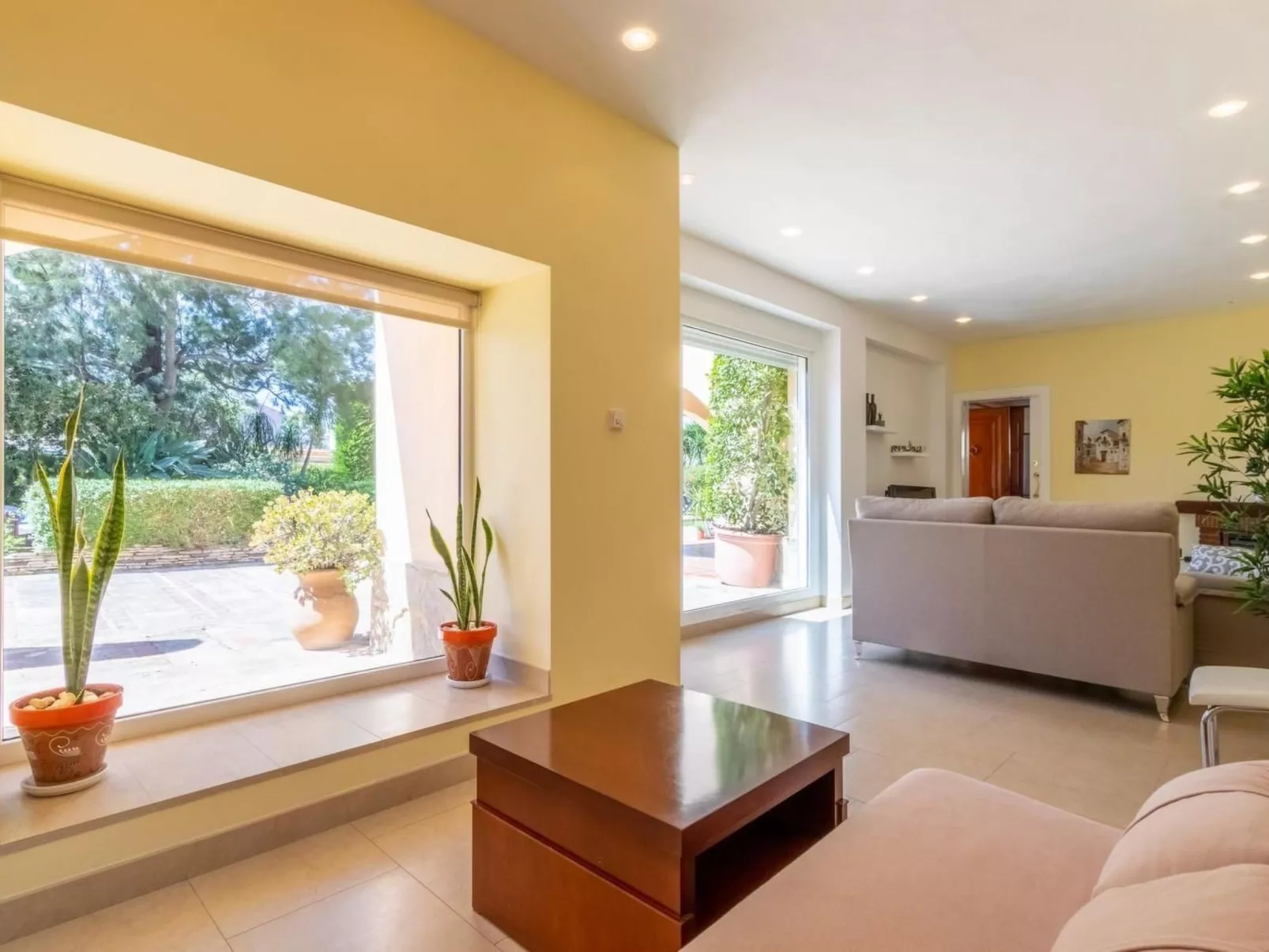 Haus mit privatem Pool, Garten und privatem Parkplatz