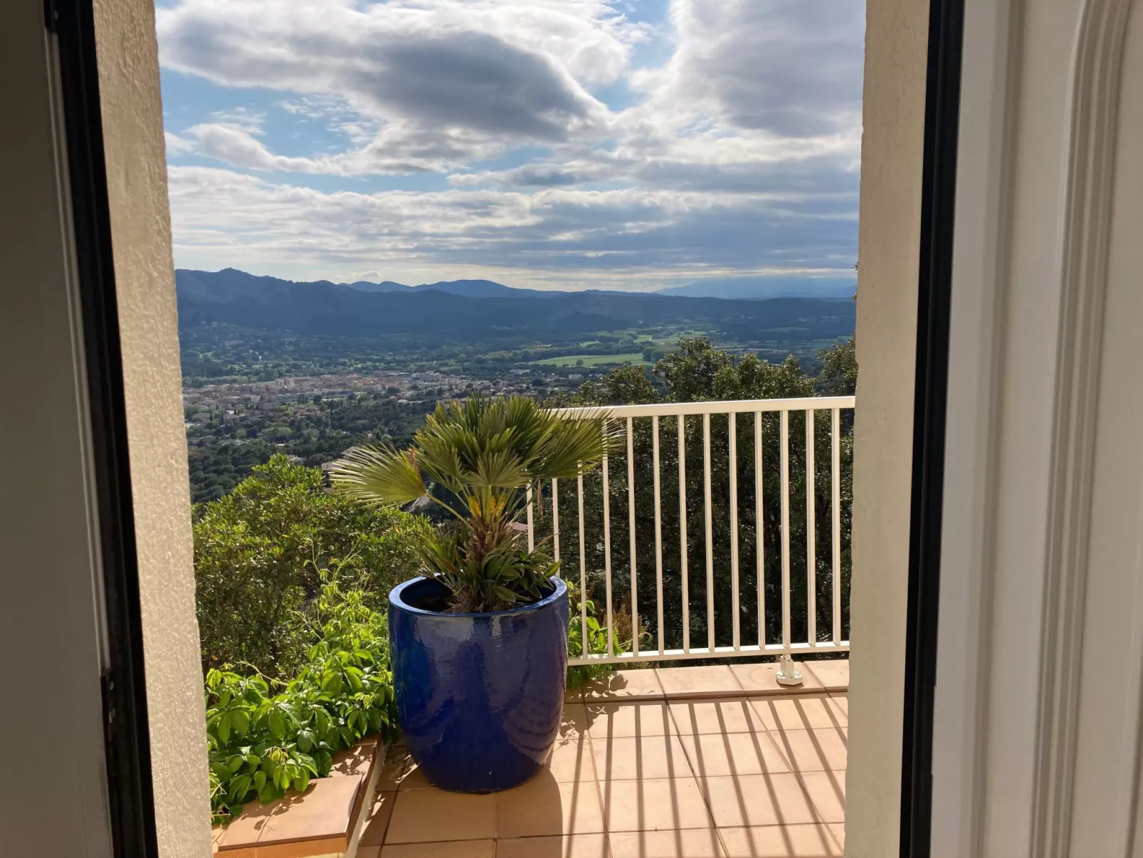 Gemütliches Ferienhaus mit Pool und Meerblick