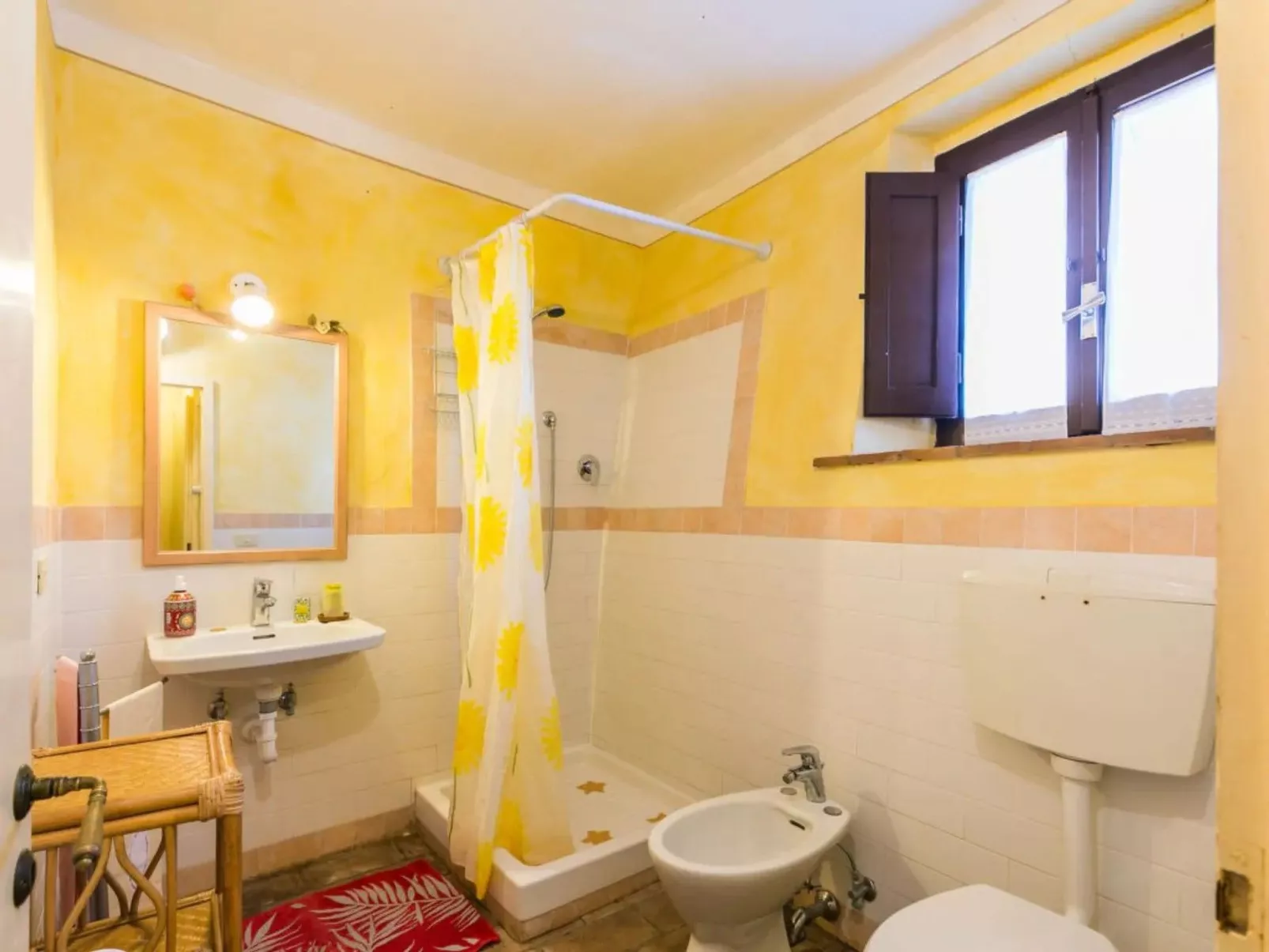 Zweizimmerwohnung mit Schwimmbad und Garten zur alleinigen Nutzung