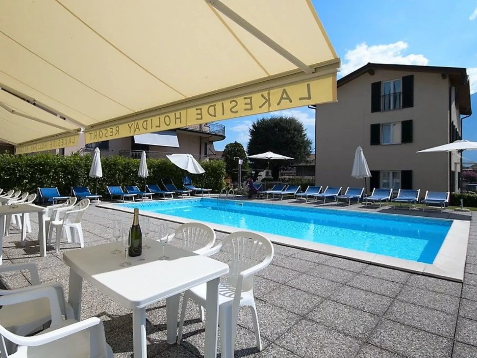 Angenehme Wohnung mit Garten und Pool