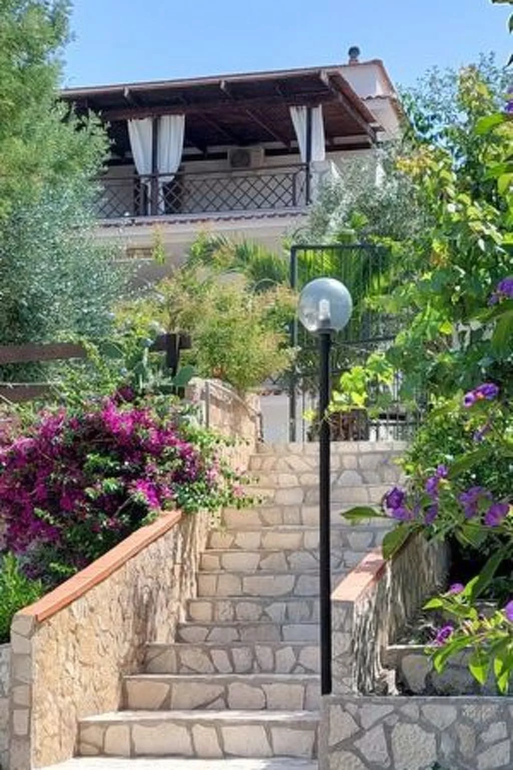 Brandneue Wohnung in Villa mit Schwimmbad-Image-tags.info