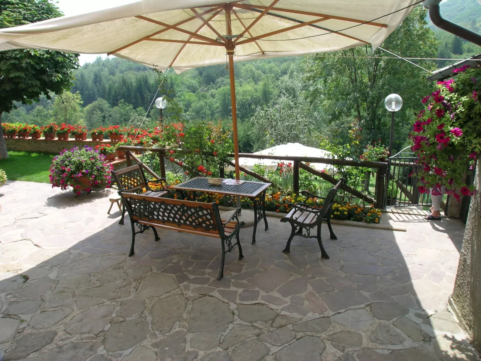 'Case cioni' mit Schwimmbad-Buiten