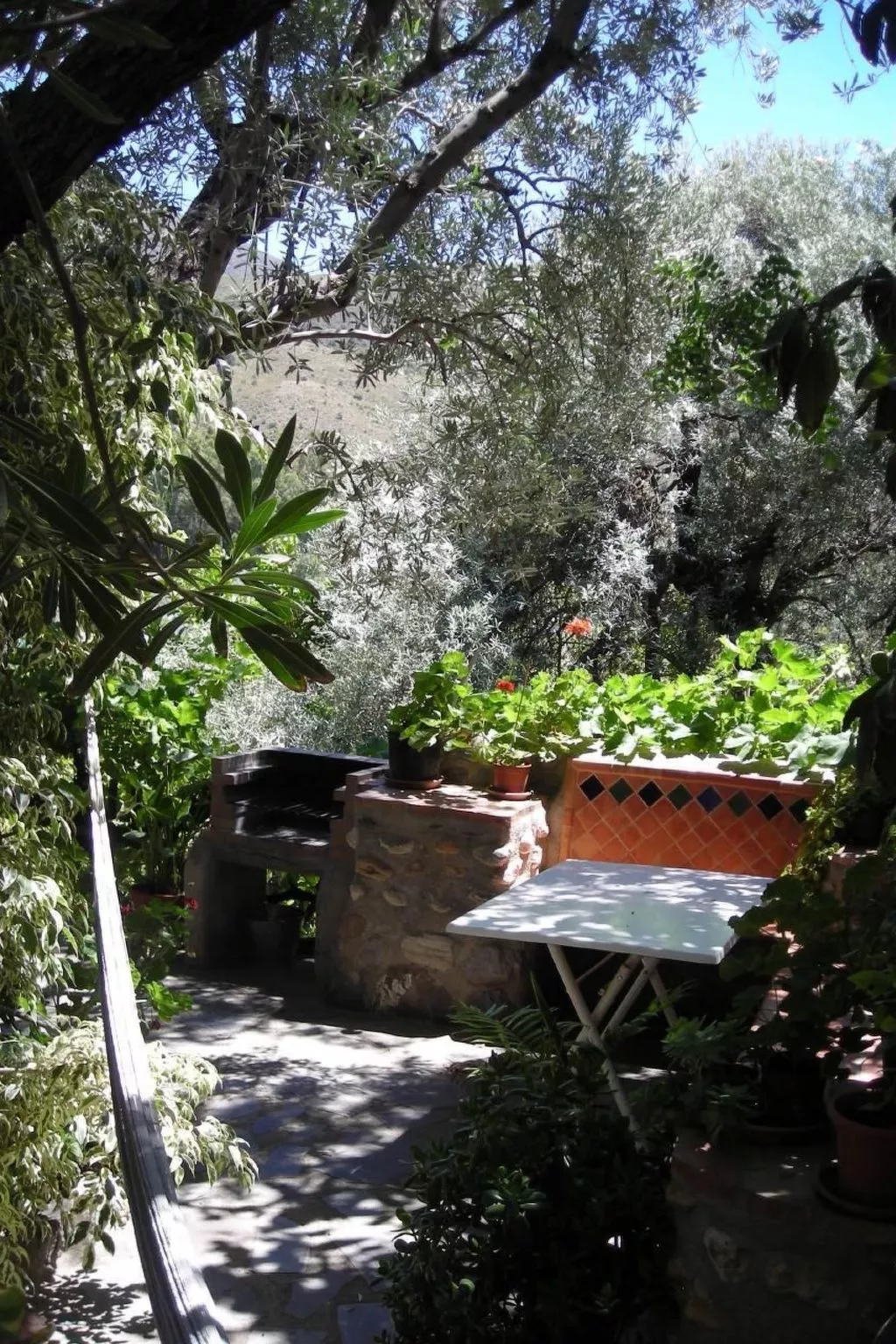 Gemütliches Ferienhaus in Tíjola mit Grill, Garten und Terrasse-Buiten