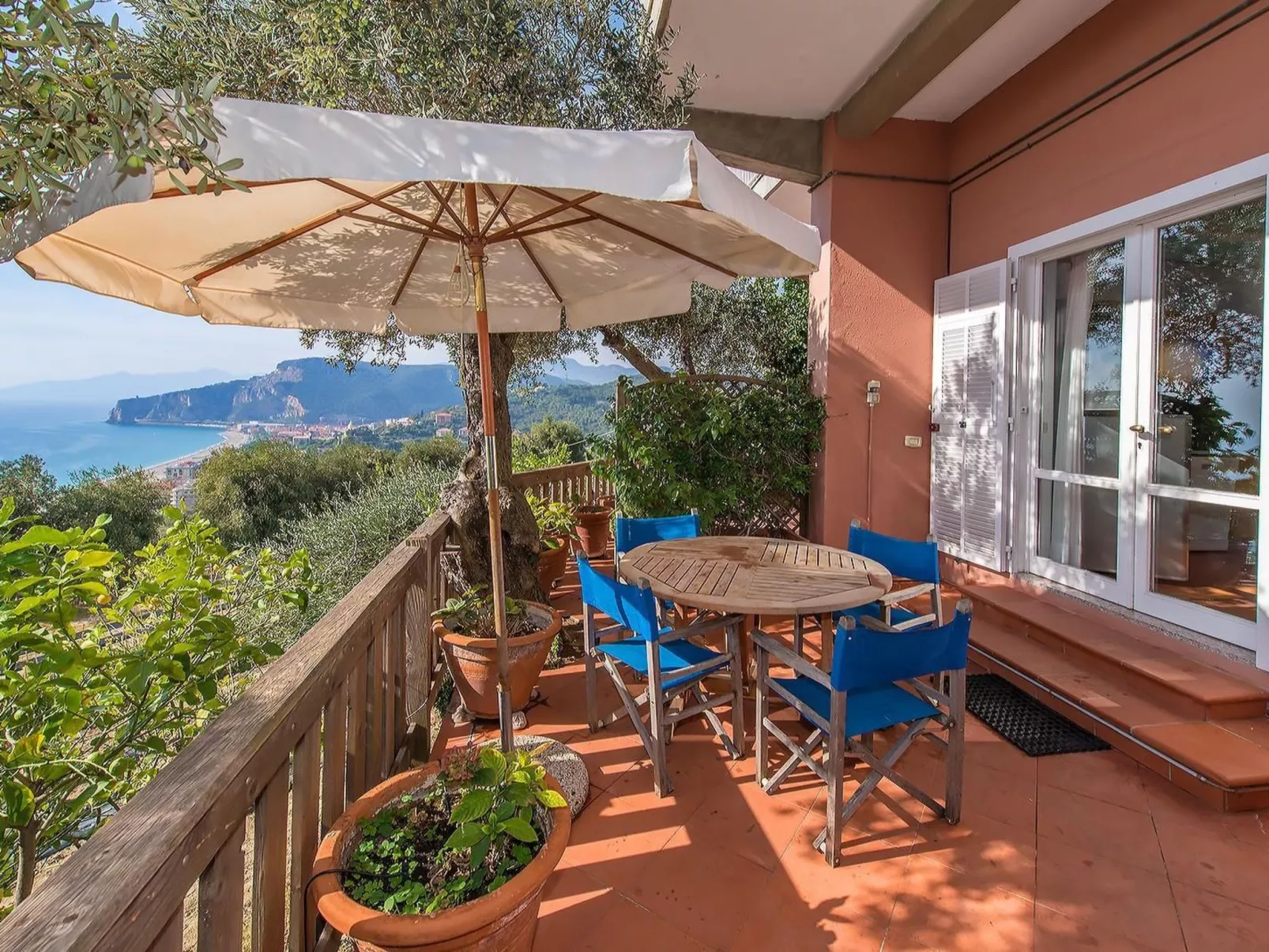 Wohnung mit Parkplatz und Panoramablick-Buiten