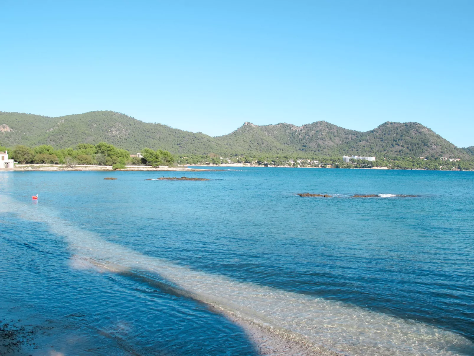 Finca in Meeresnähe mit Schwimmbad und Kinderbecken-Omgeving
