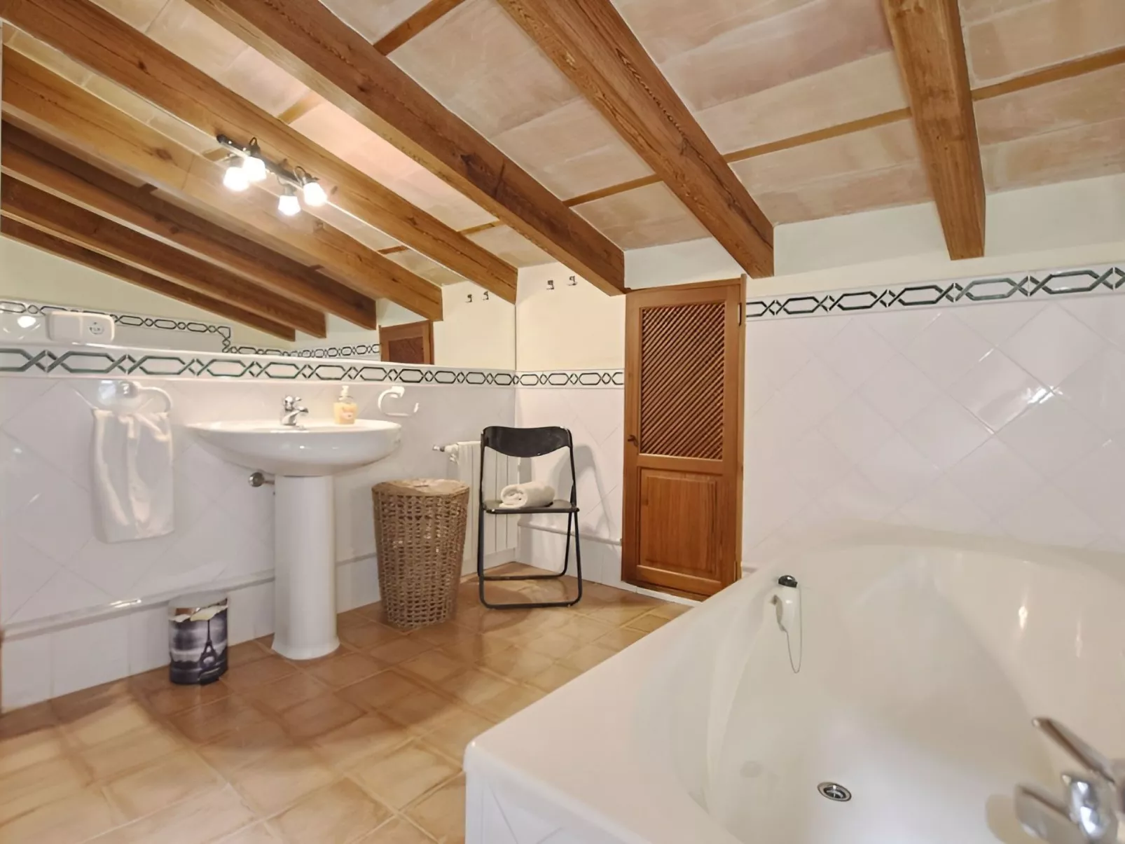 Finca mit Ruhe und Infinity-Pool-Image-tags.info