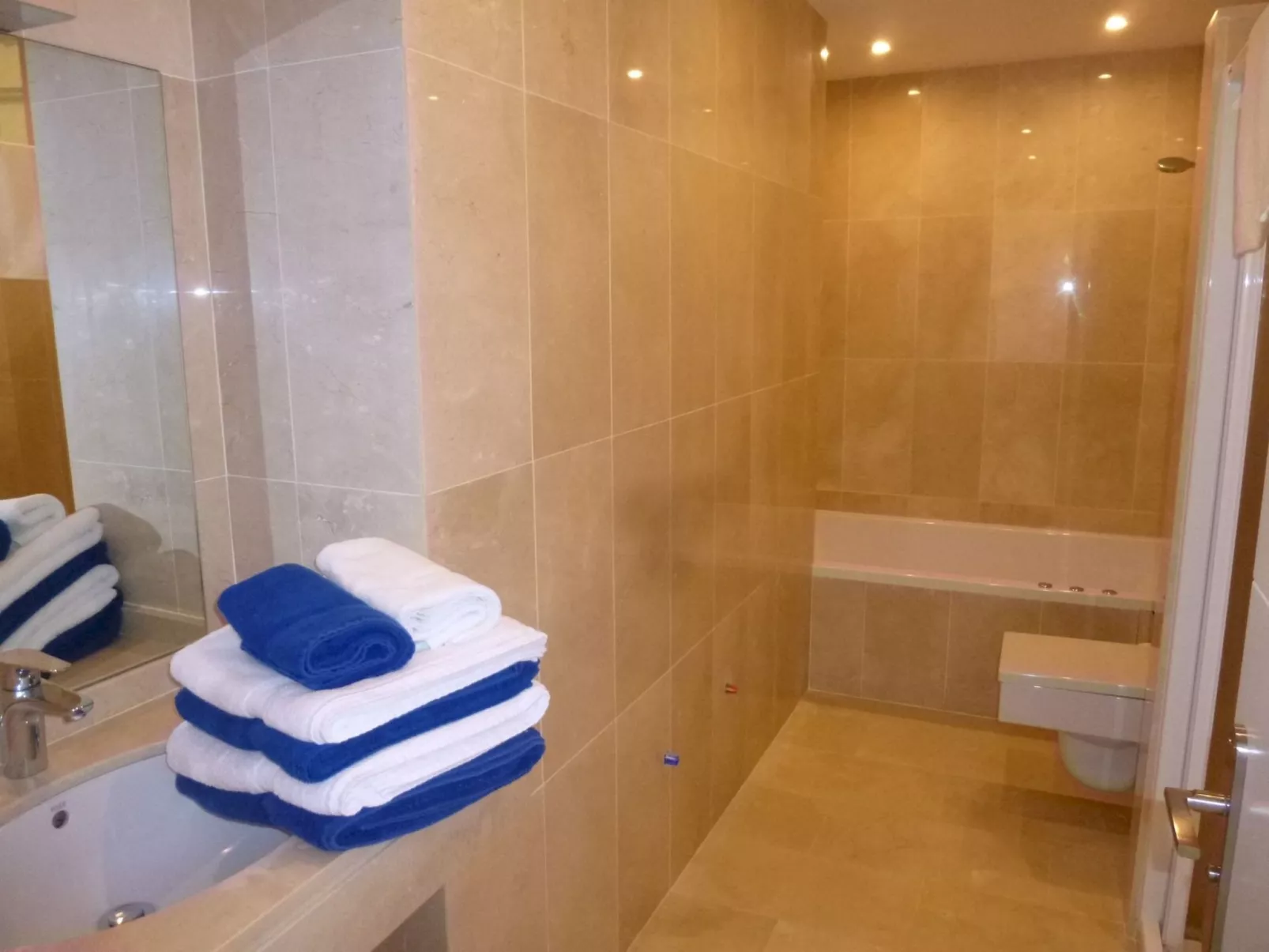 Ferienvilla mit Jacuzzi-Image-tags.info