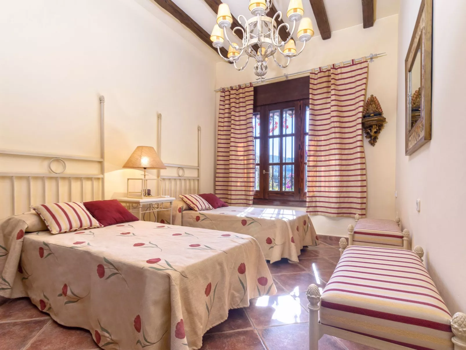 Beheiztes Hallenbad und Freibad