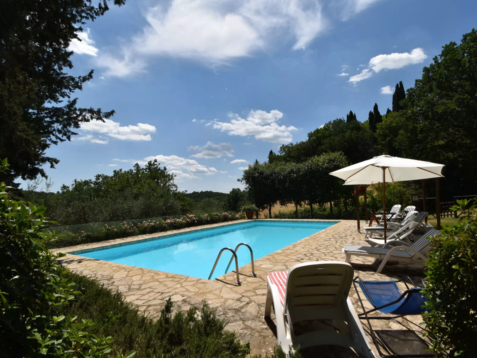 Wohnung in Bauernhaus mit großem Garten, Schwimmbad-Buiten