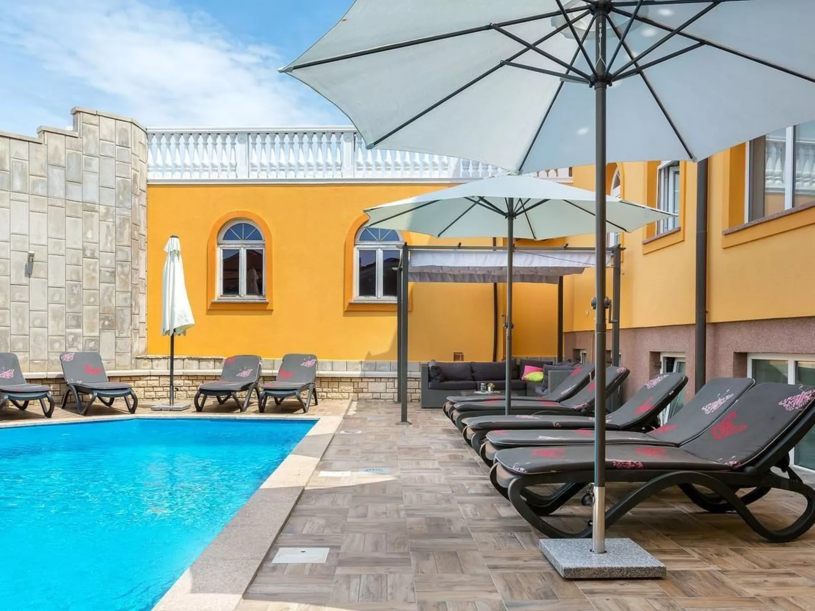 2-Schlafzimmer-Wohnung mit gemeinsamem Schwimmbad-Image-tags.info