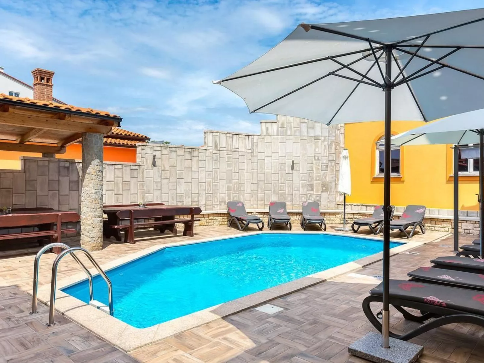 Wohnung in Medulin mit Grill, Garten und Terrasse