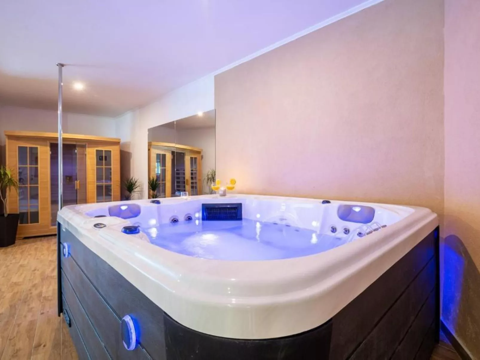 "Paola" mit eigenem Pool-Binnen