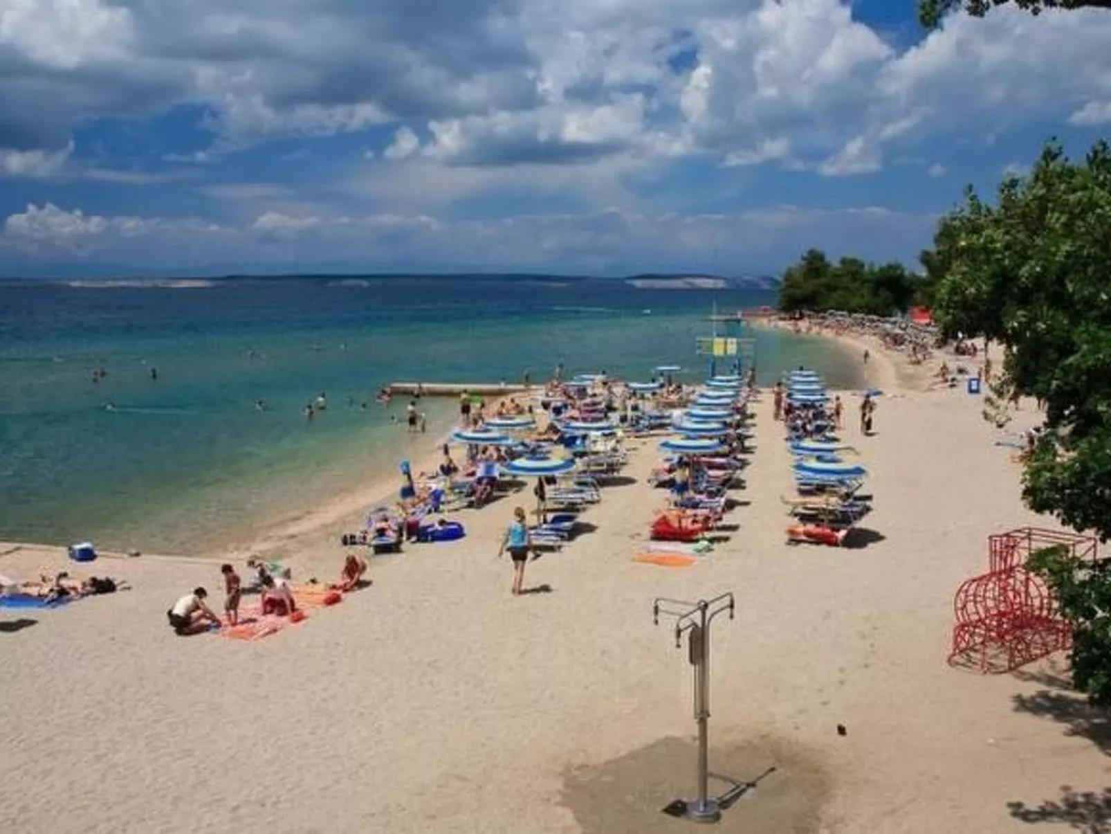 Geräumige Duplexwohnung mit Terrasse und Pool