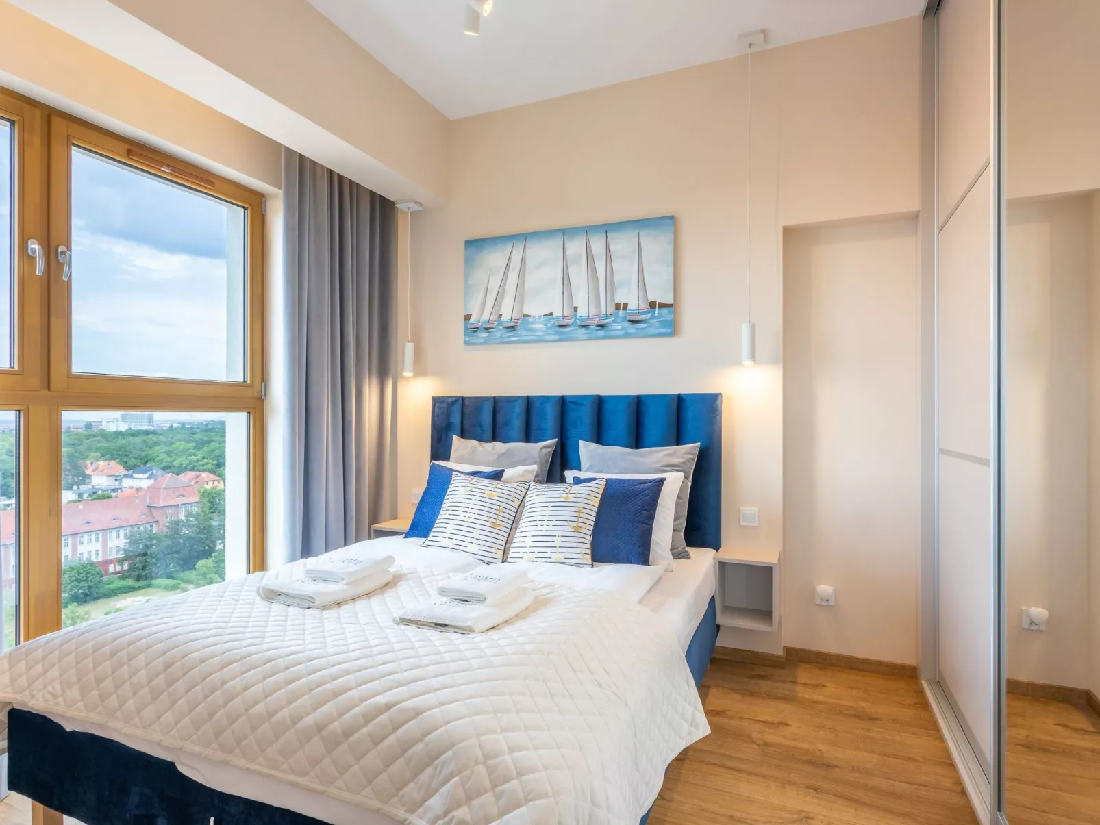 Luxuriös eingerichtete,helle Ferienwohnung am Meer