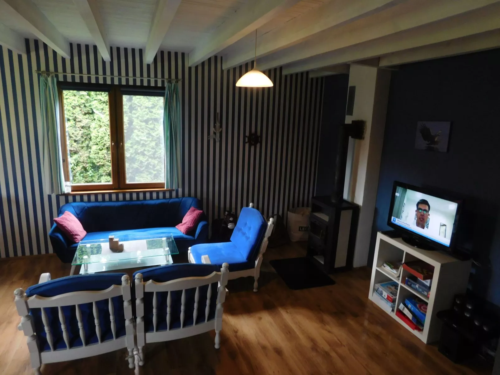 Auf einer Insel-Binnen