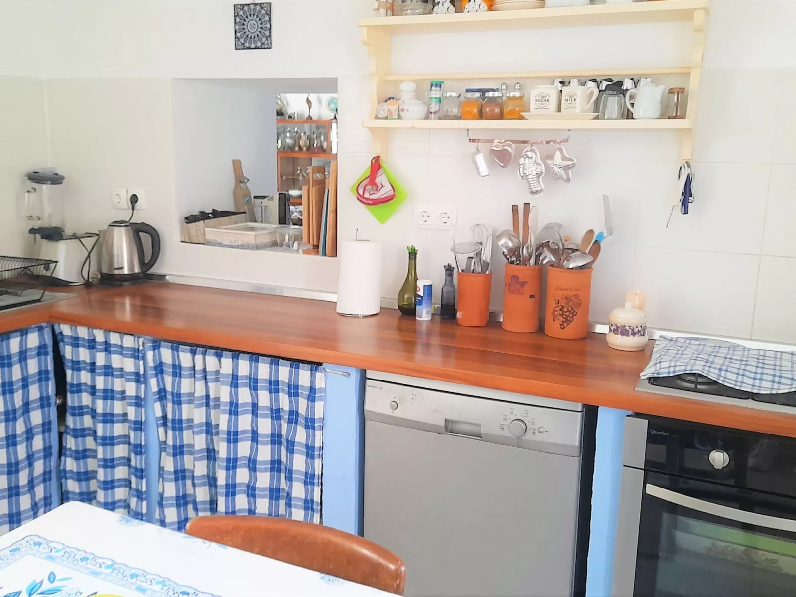 Rustikales Haus in Lukoran mit privatem Parkplatz-Binnen