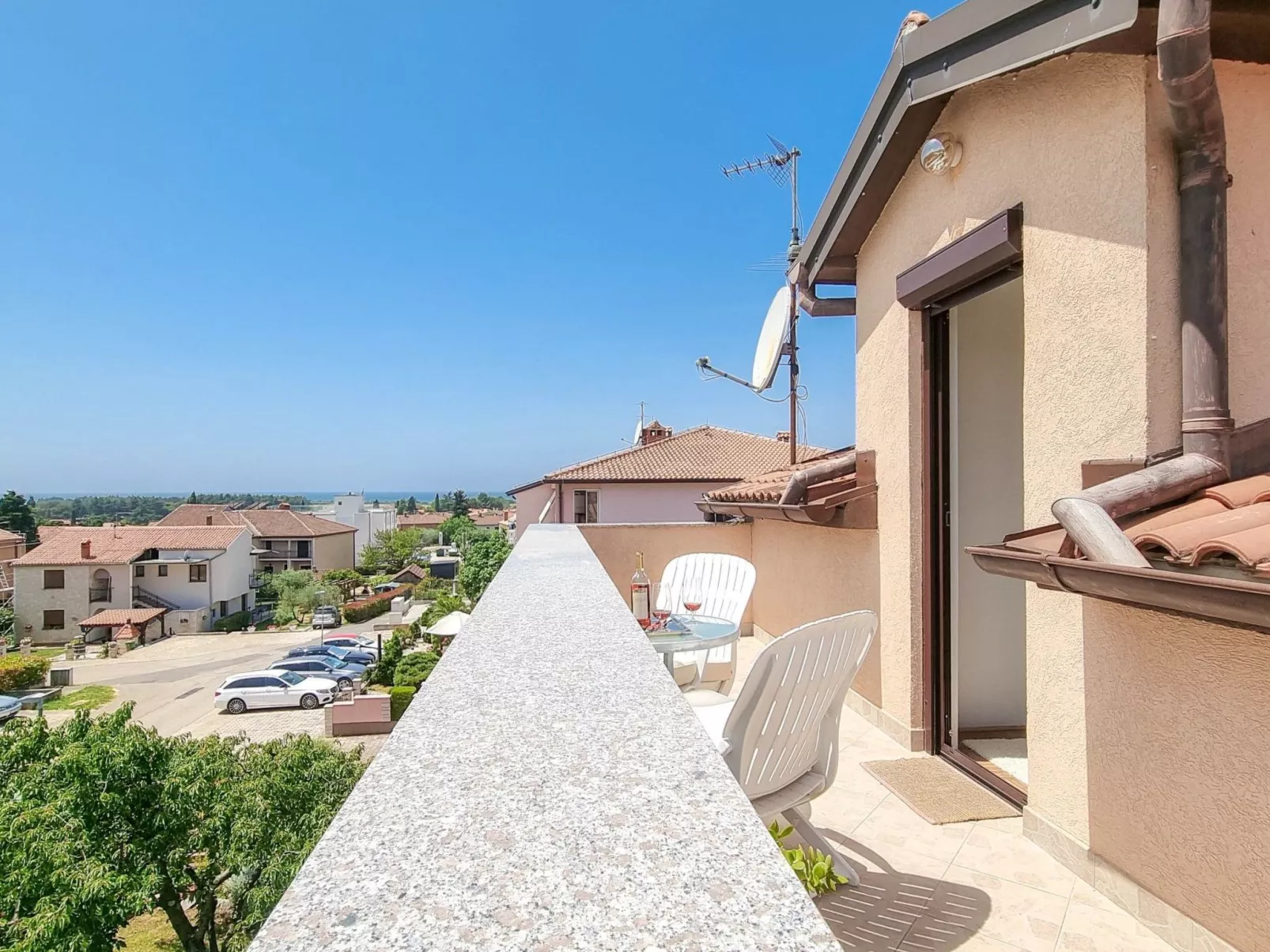 "Nina" mit Blick auf das Wasser-Buiten