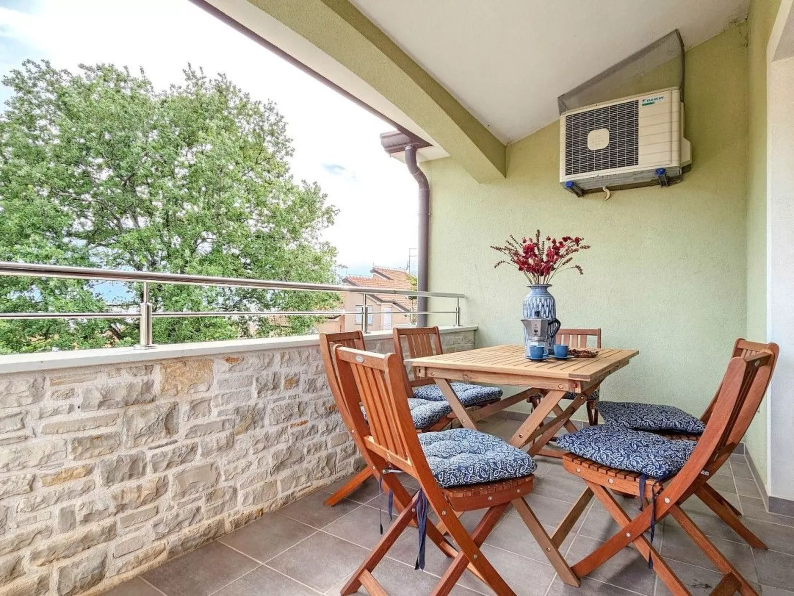 "Fabiola" mit Balkon - Buiten