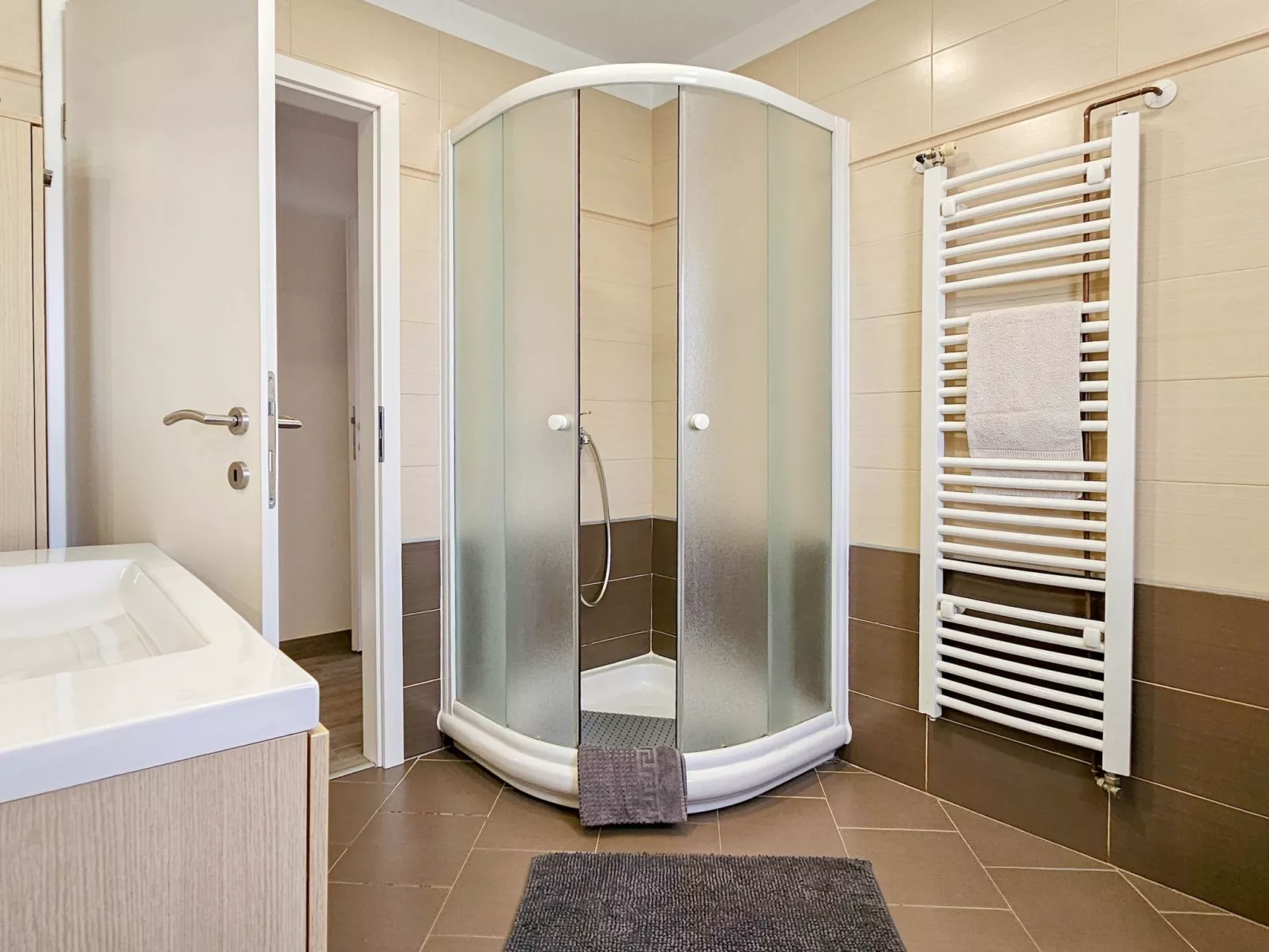 "Ines A5" mit Balkon-Binnen