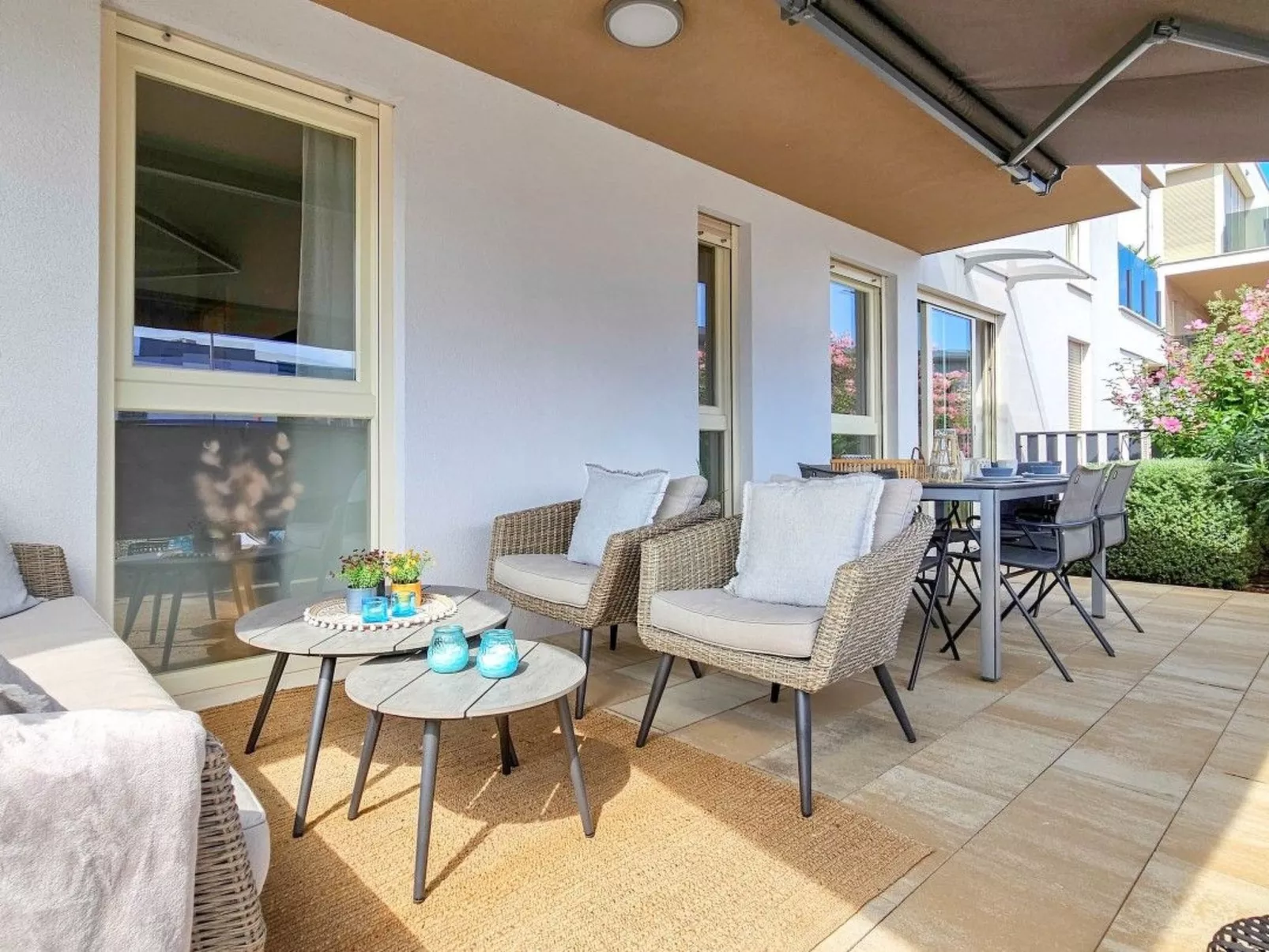 "Grüne Oase" mit Terrasse