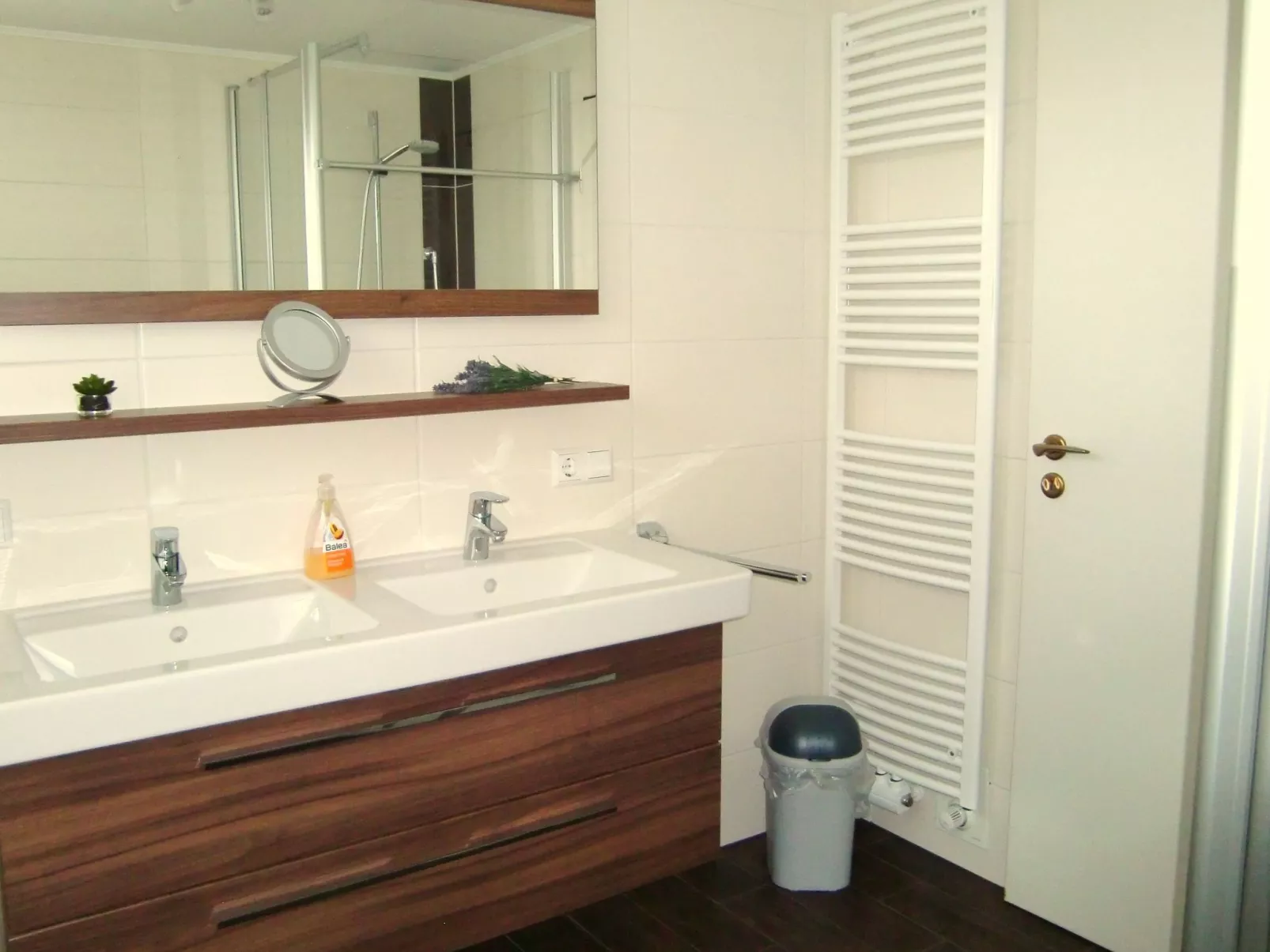 Ferienvilla mit Garten, Grill und Terrasse-Binnen