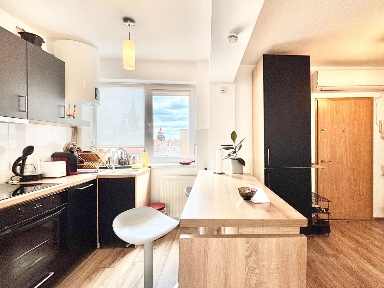 Opera Sunrise zentrale moderne Balkonwohnung-Binnen