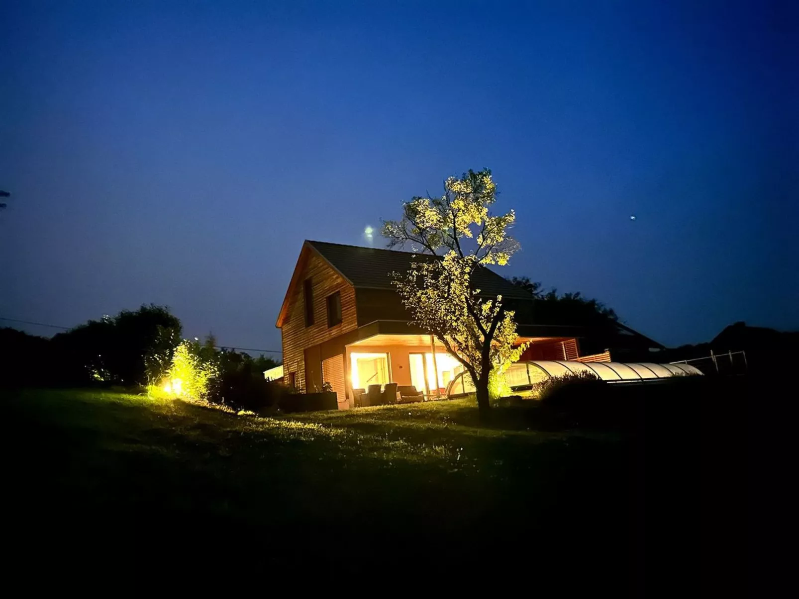 Das Rizzi - Freistehendes Haus mit Panoramapool-Buiten