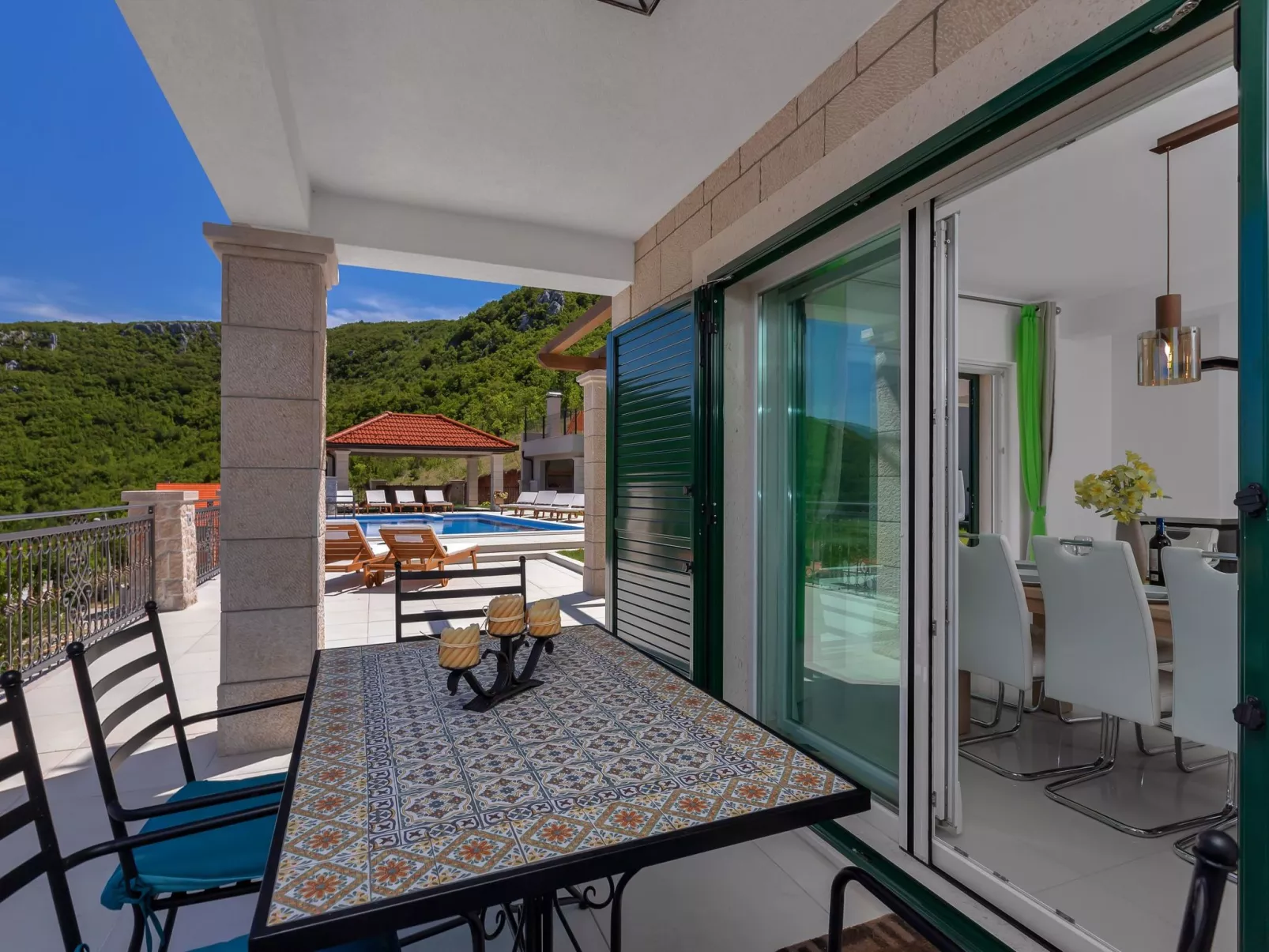 Villa mit Panorama-Buiten