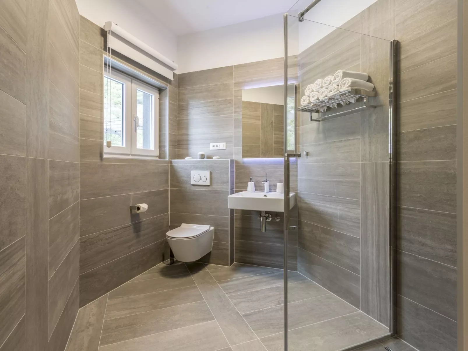 In Mimice mit tollem Pool und Meerblick-Image-tags.info