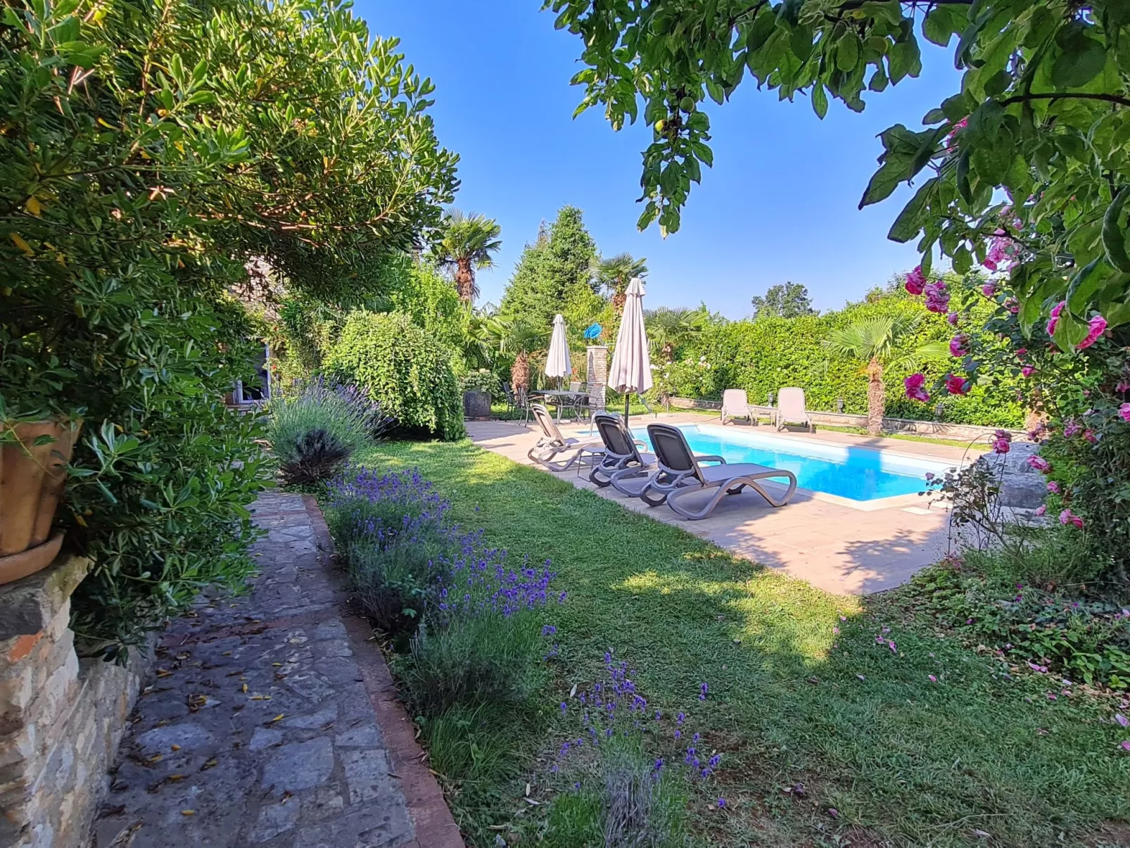 Ferienvilla Lucia mit Pool und eigenem Tennisplatz-Buiten