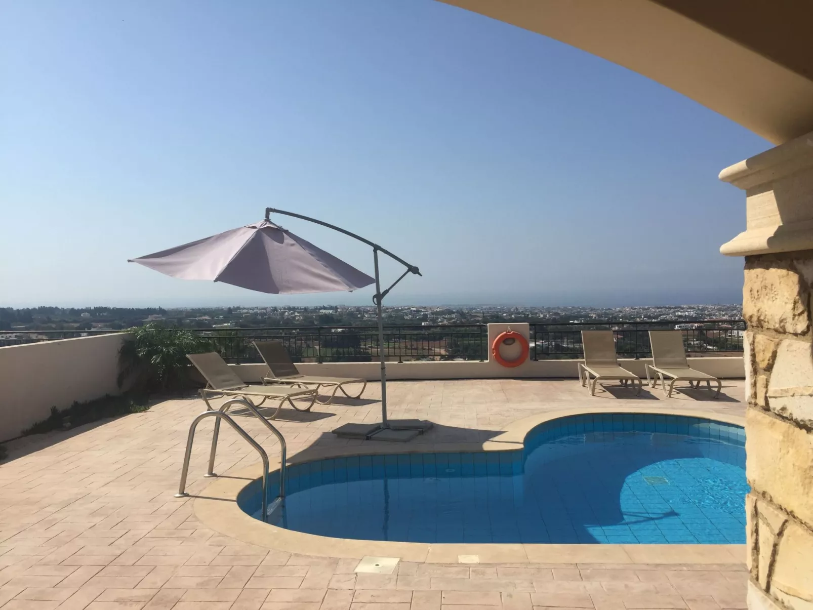 Modernes Ferienhaus mit Pool in Tremithousa